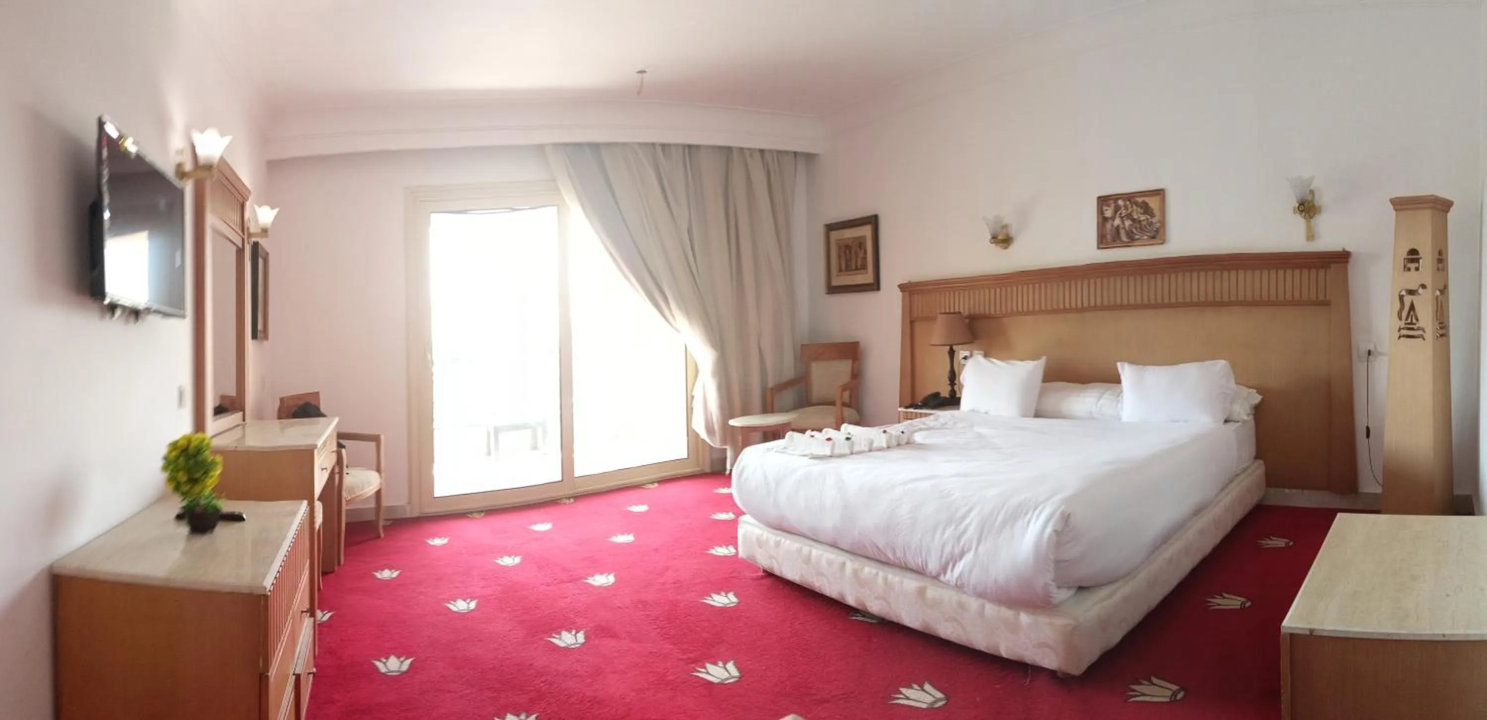 Deluxe Single Room in Regency Pyramids Hotel