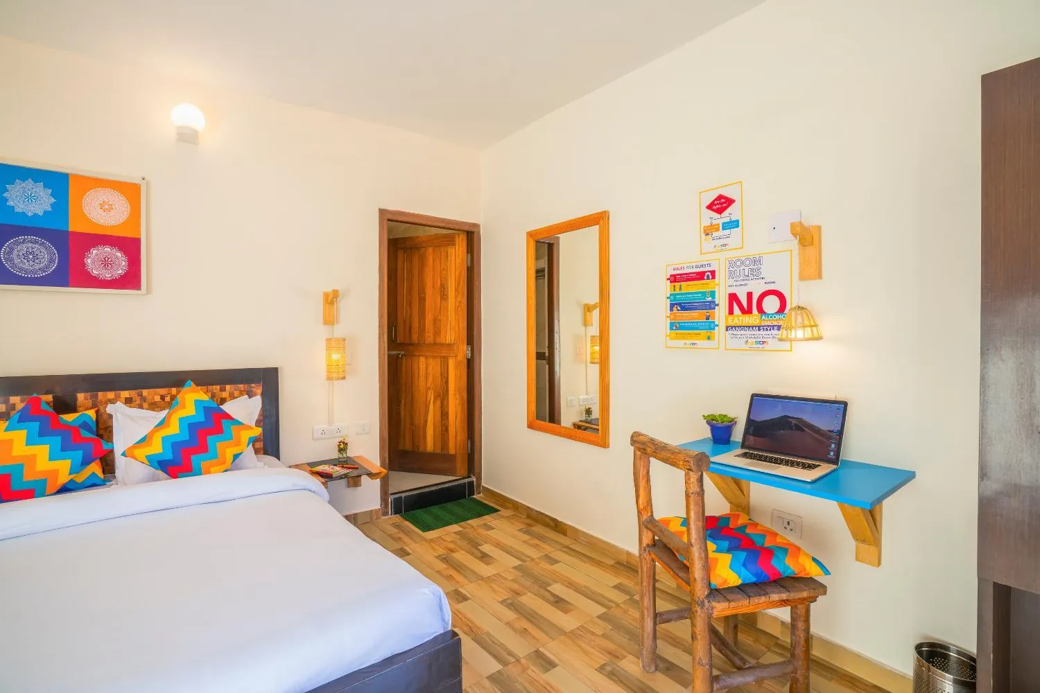 Deluxe Private Room with Mountain View and Ensuite Bathroom - single occupancy in goSTOPS Nainital