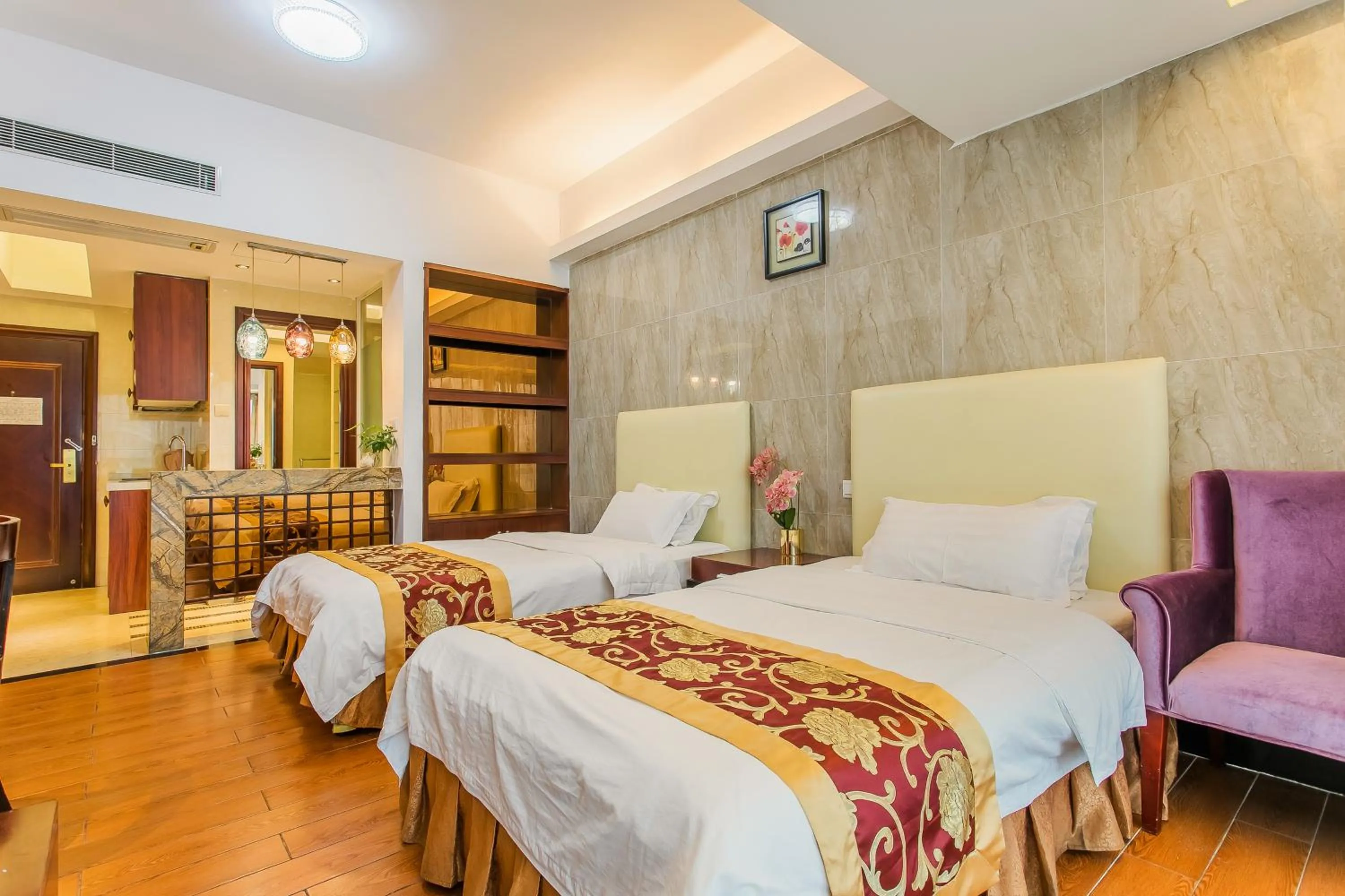 Grand Continental Apartment