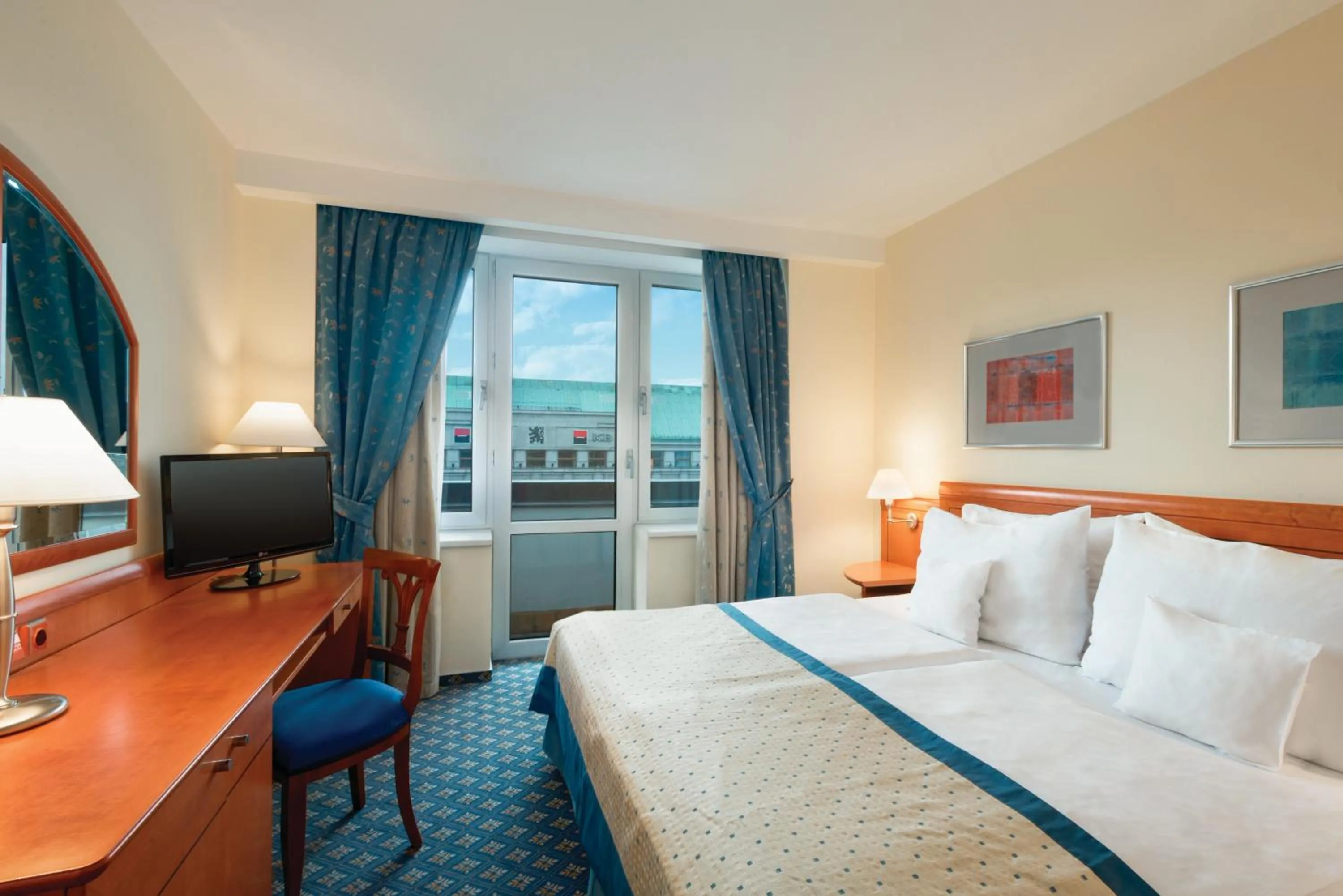 Double/Twin room with Wenceslas square view in Ramada Prague City Centre