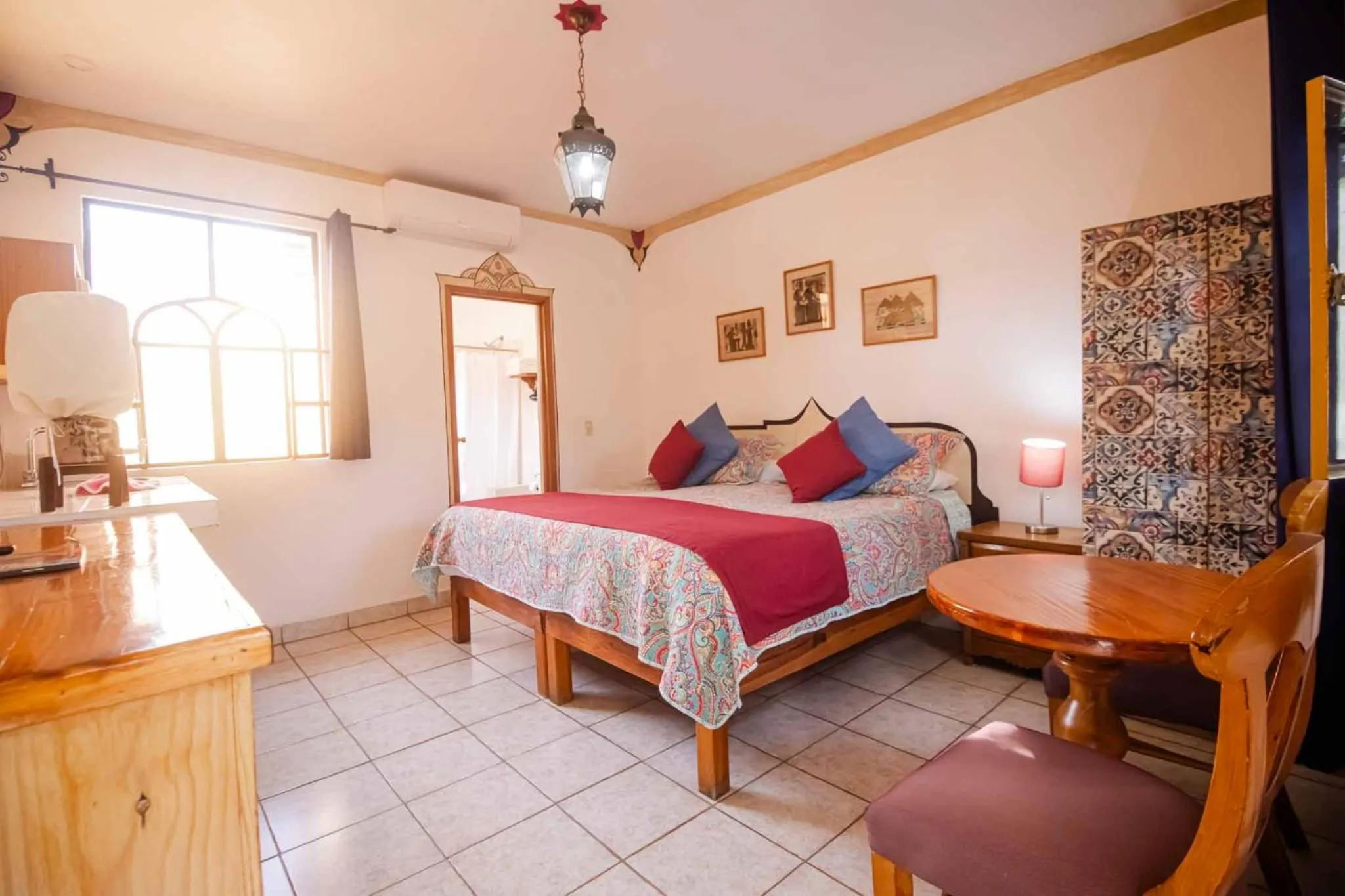 Deluxe Room/King Bed with Kitchenette in Hotel Casa Blanca