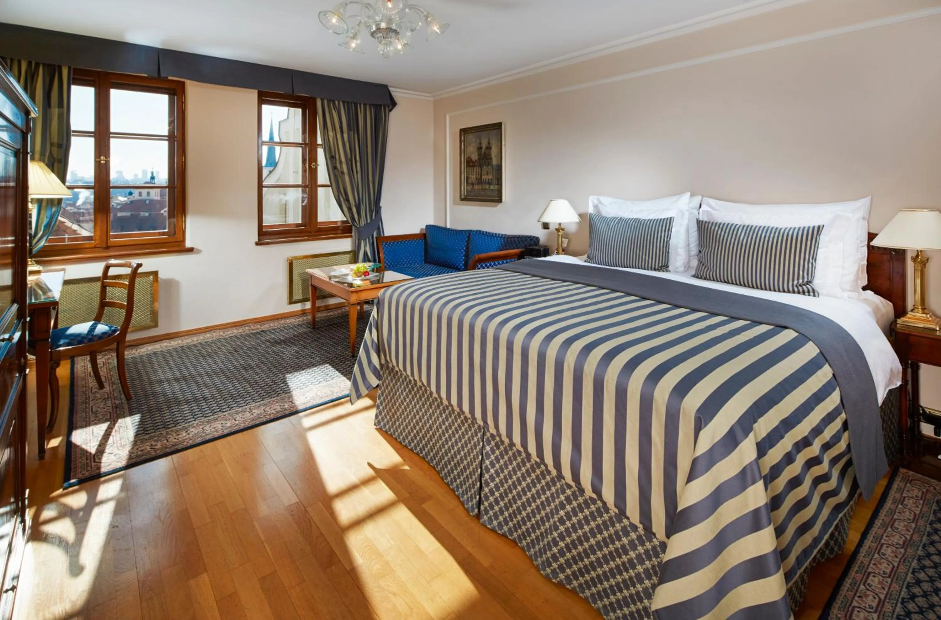 Grand Deluxe Double / Twin Room in Golden Well