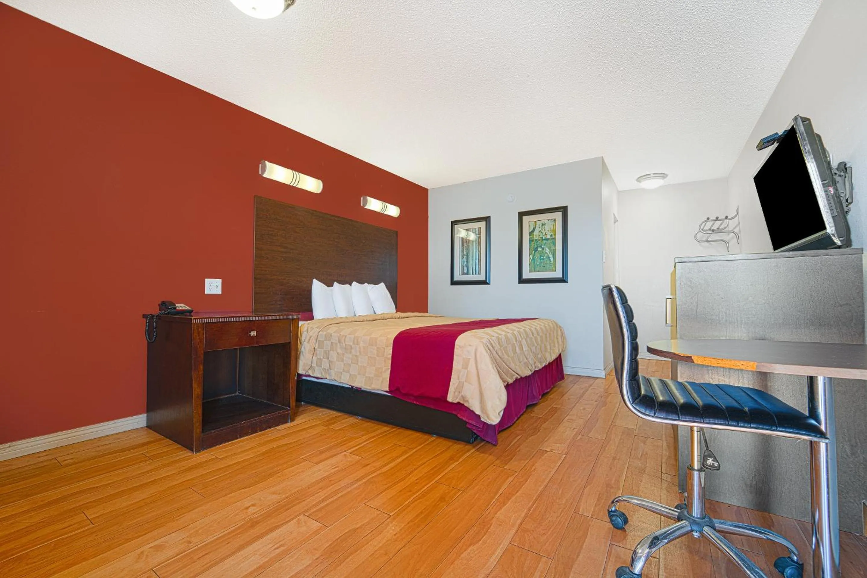 King Bed Non-Smoking in Mojave Hotel