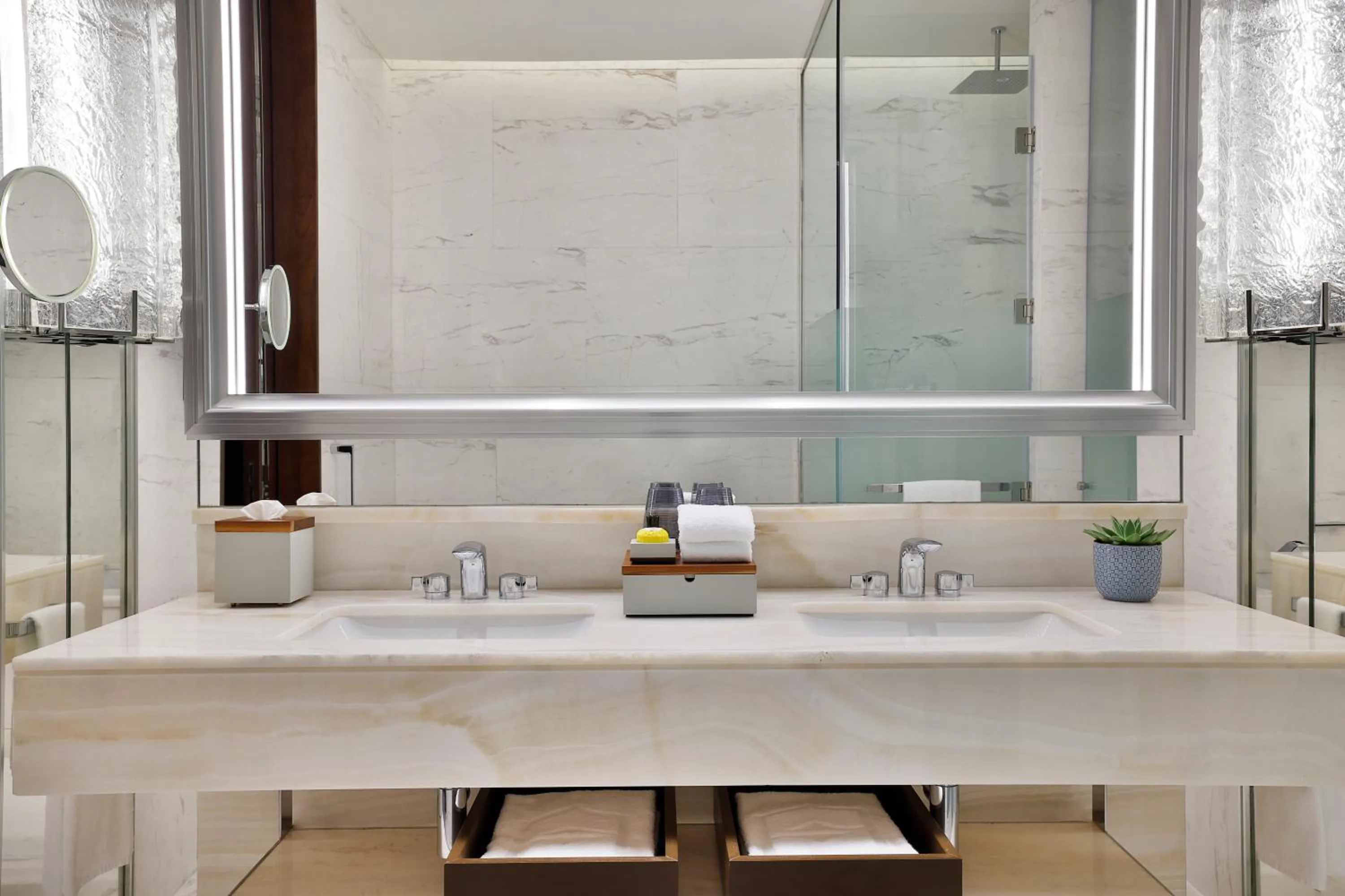 Superior City View Twin in Shangri-La Jeddah