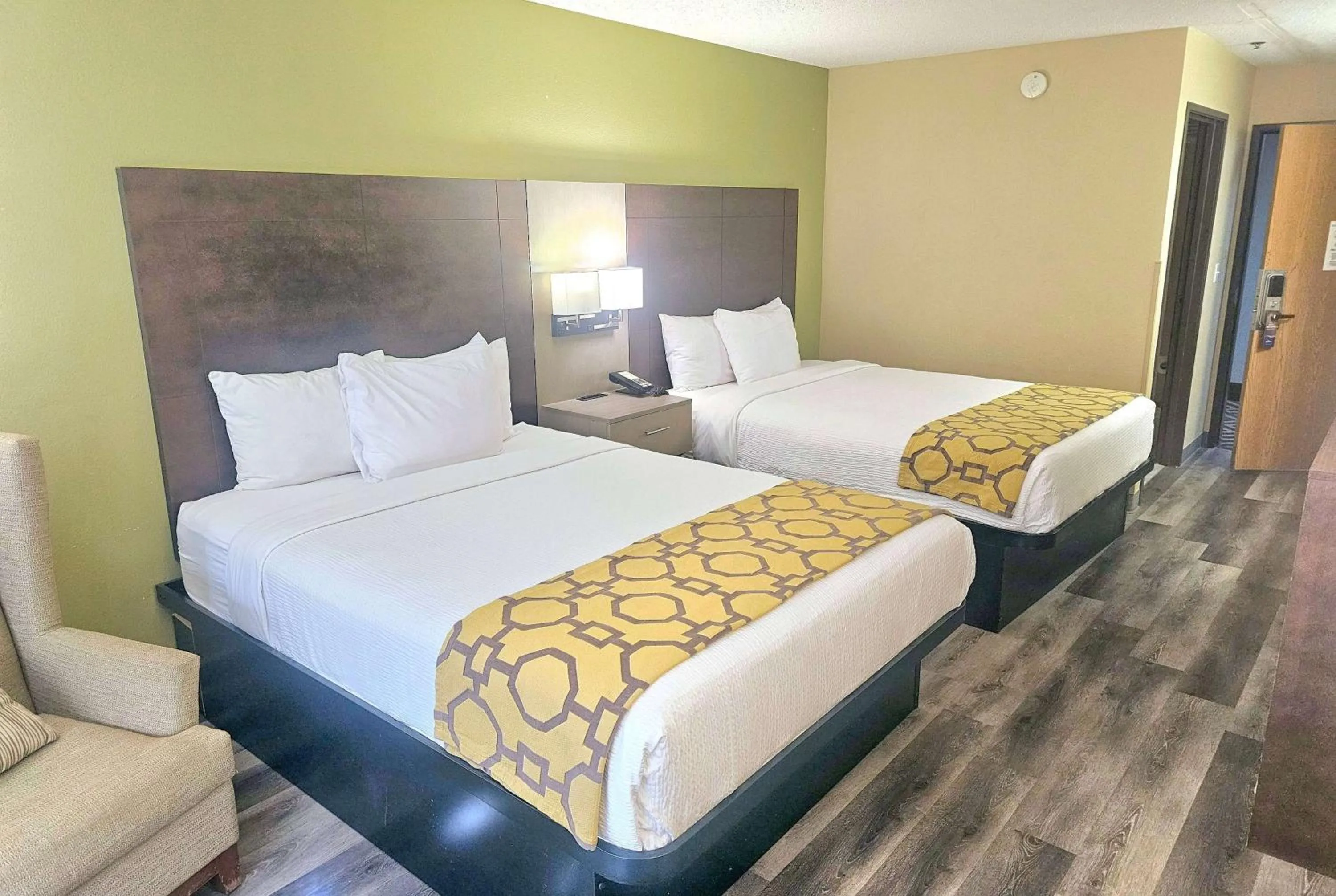 Queen Room with Two Queen Beds - Mobility Access/Non-Smoking in Baymont by Wyndham Rolla