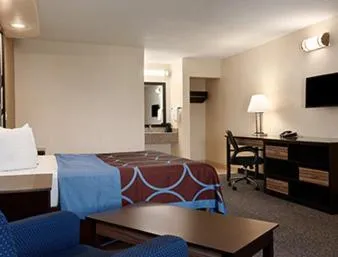 King Room - Disability Access - Non-Smoking in Super 8 by Wyndham Rahway/Newark
