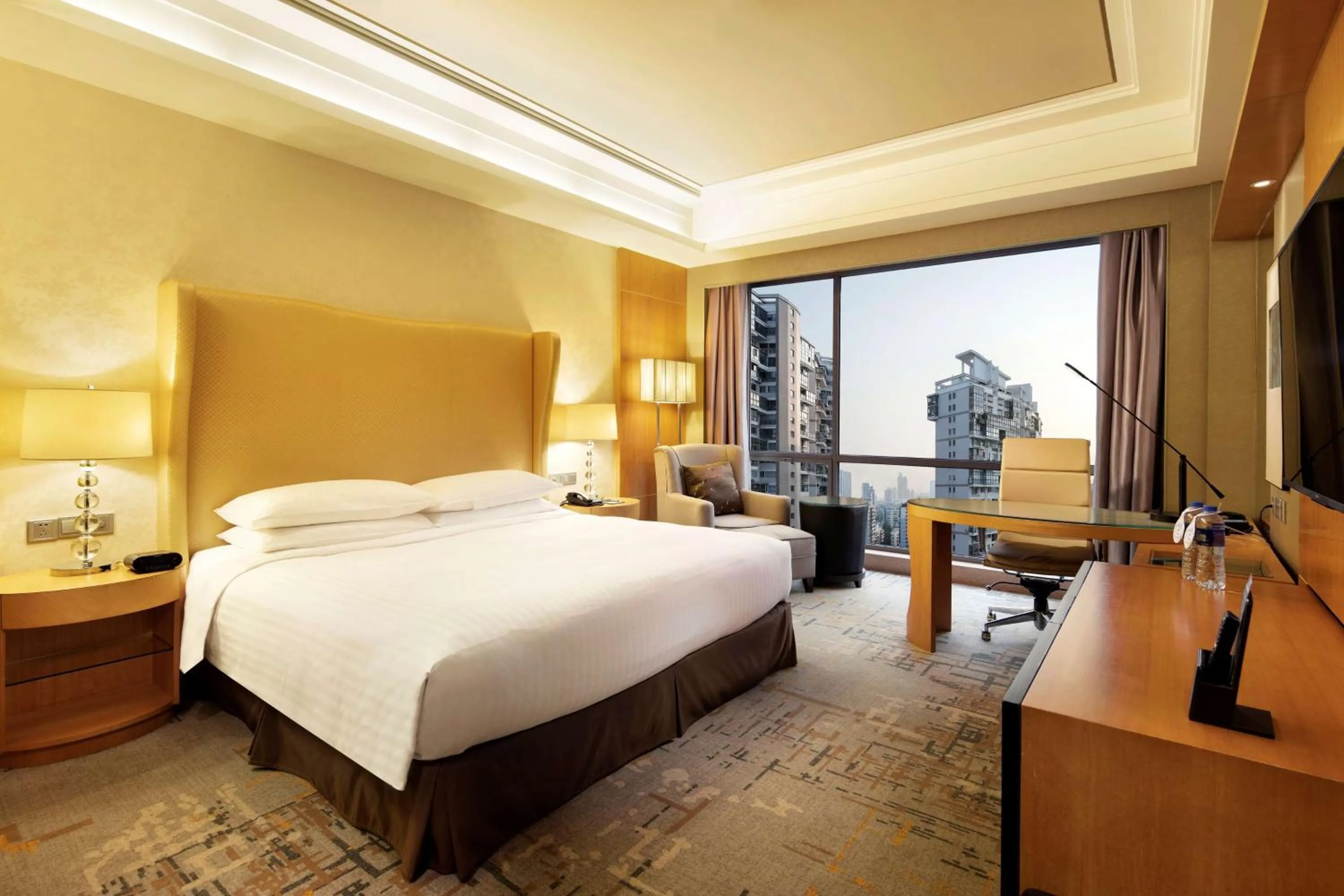 One-Bedroom Executive King Suite in Hilton Xiamen, Lobby Links to Metro&shopping mall, Near train station
