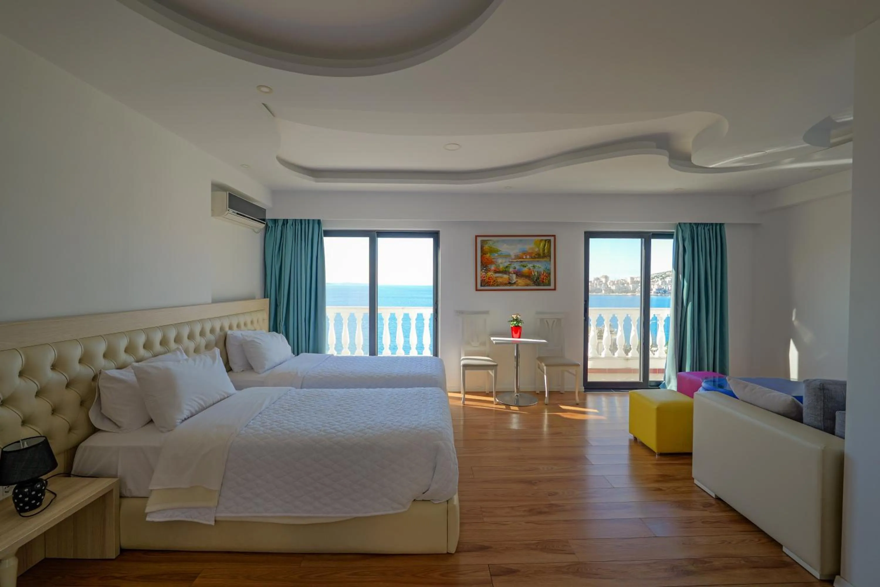 Deluxe Suite with Sea View in Hotel Iliria