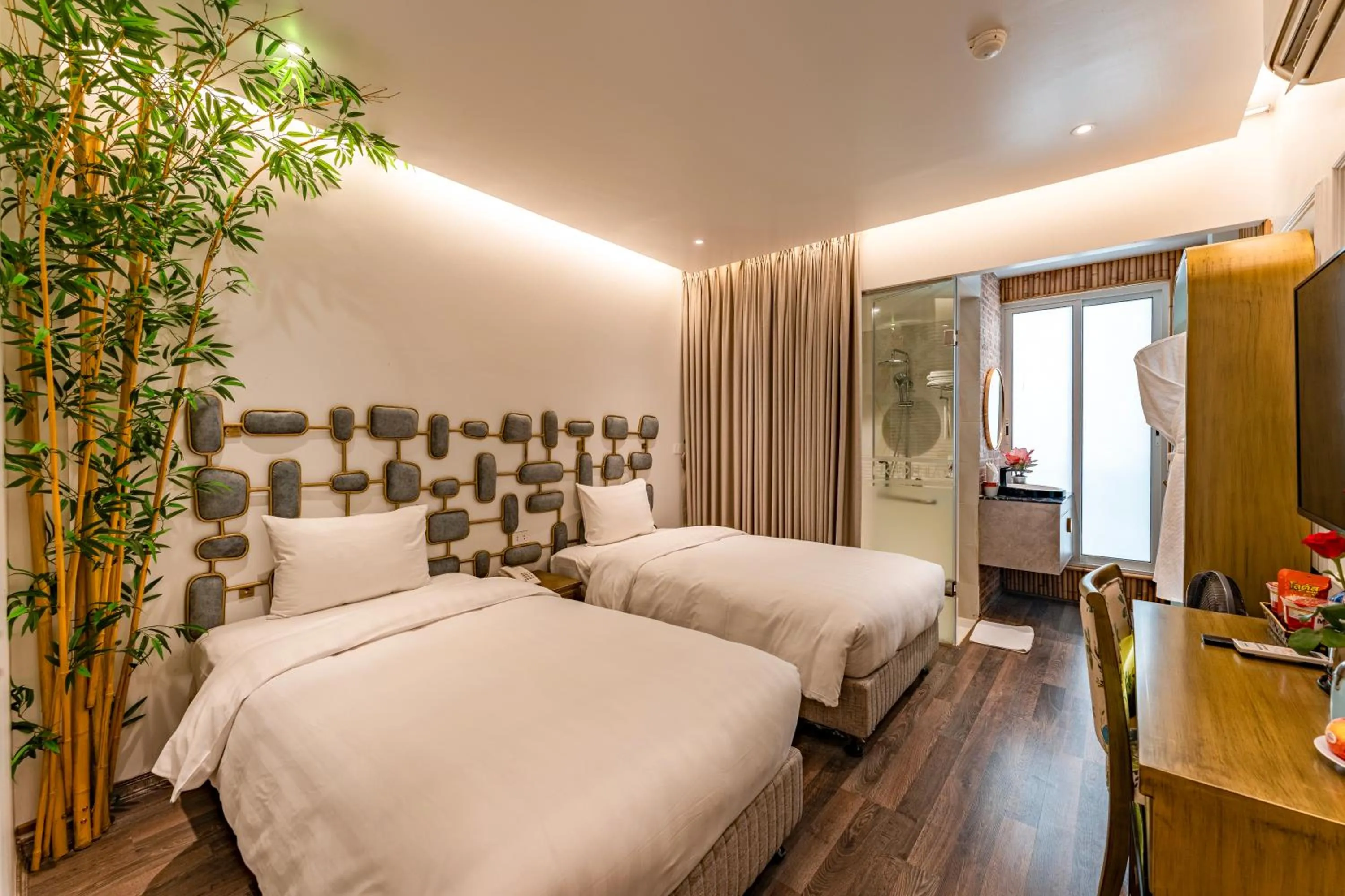 Standard Twin Room in Mai Hotel