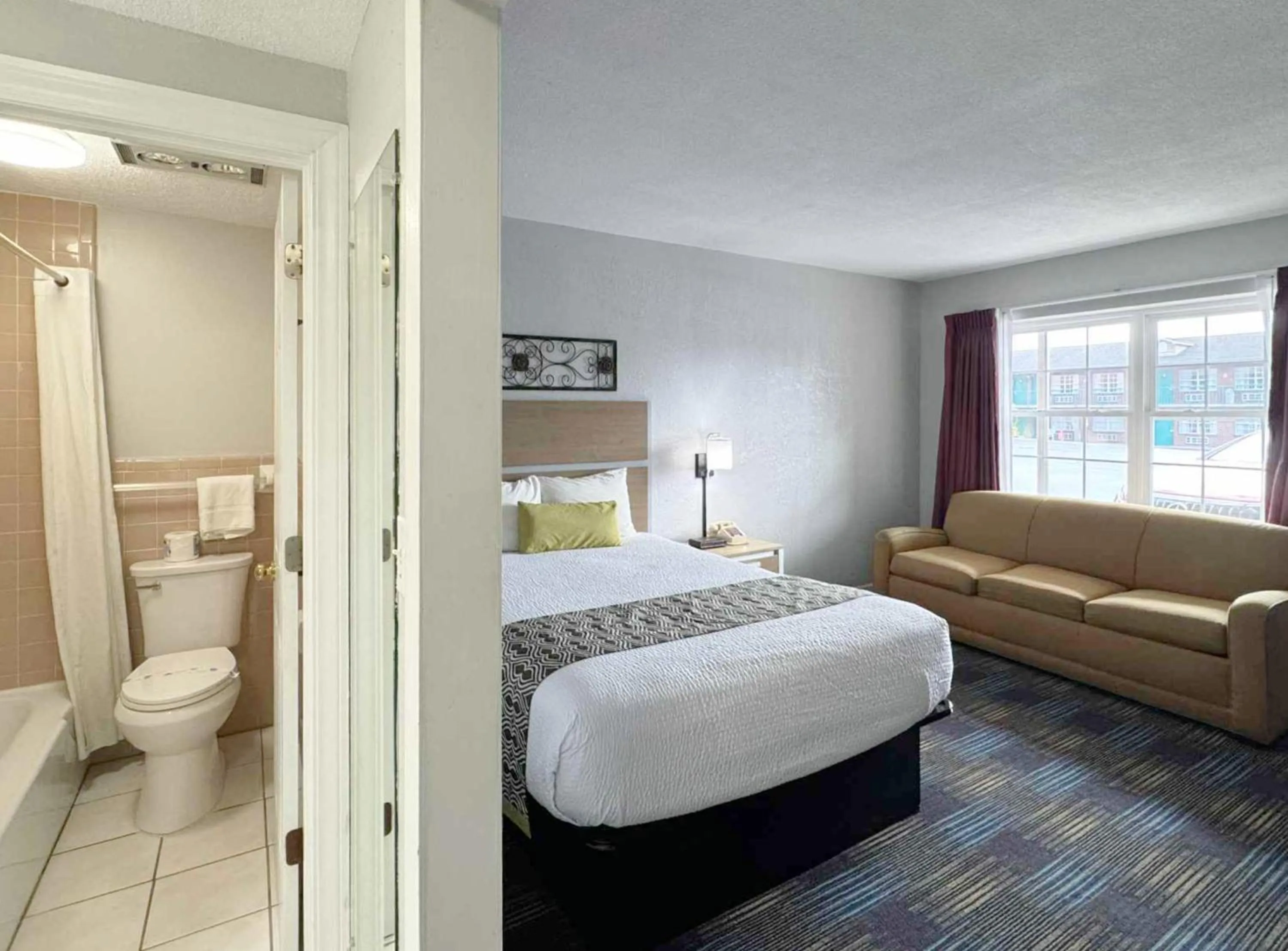 Superior Suite in Mountain Aire Inn Sevierville - Pigeon Forge
