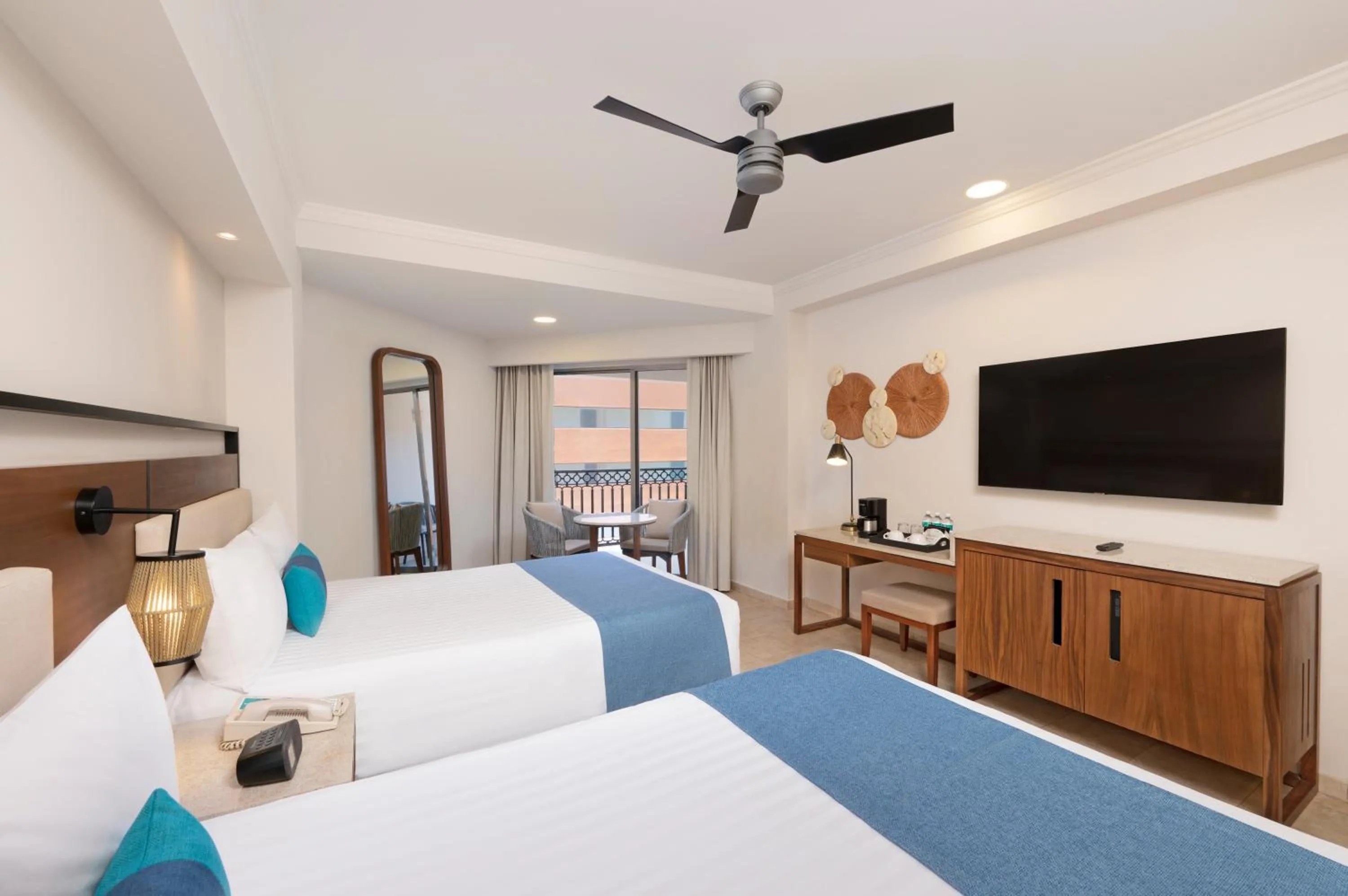 Deluxe Room in GR Solaris Cancun - All Inclusive