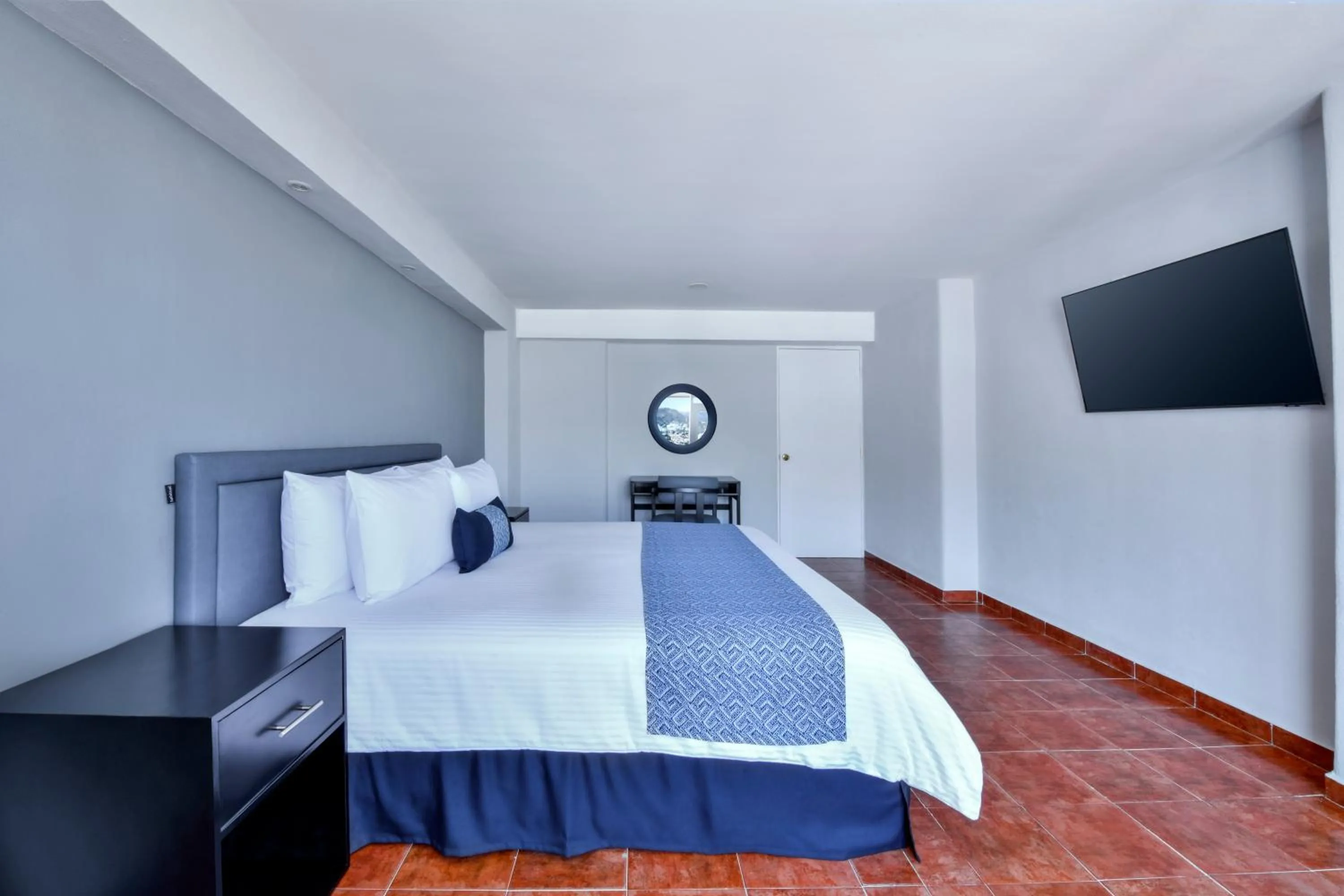 King Room with Mountain View in Krystal Beach Acapulco