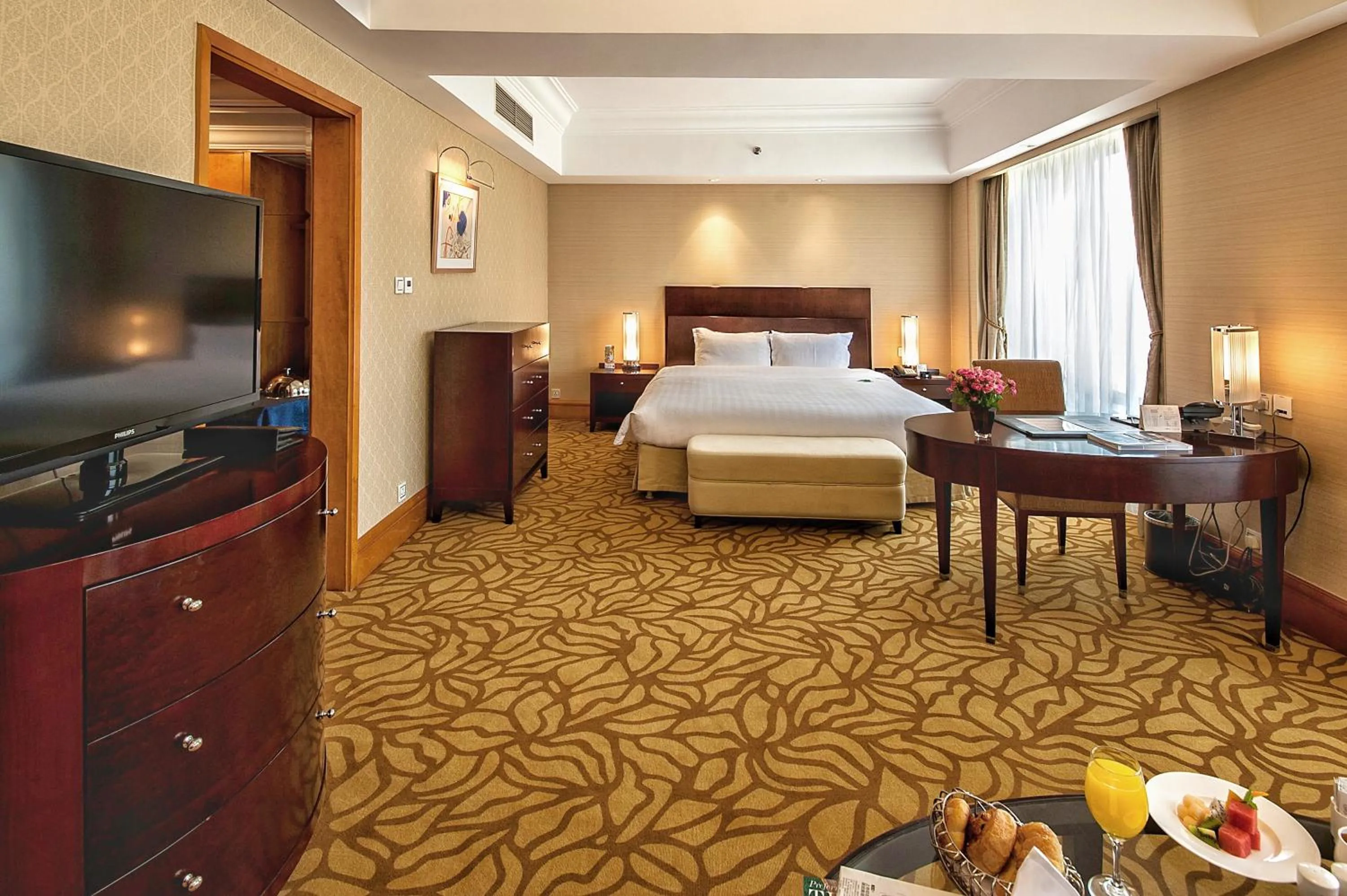 Deluxe Business King Size Bed Room - East Room in Furama Hotel Dalian