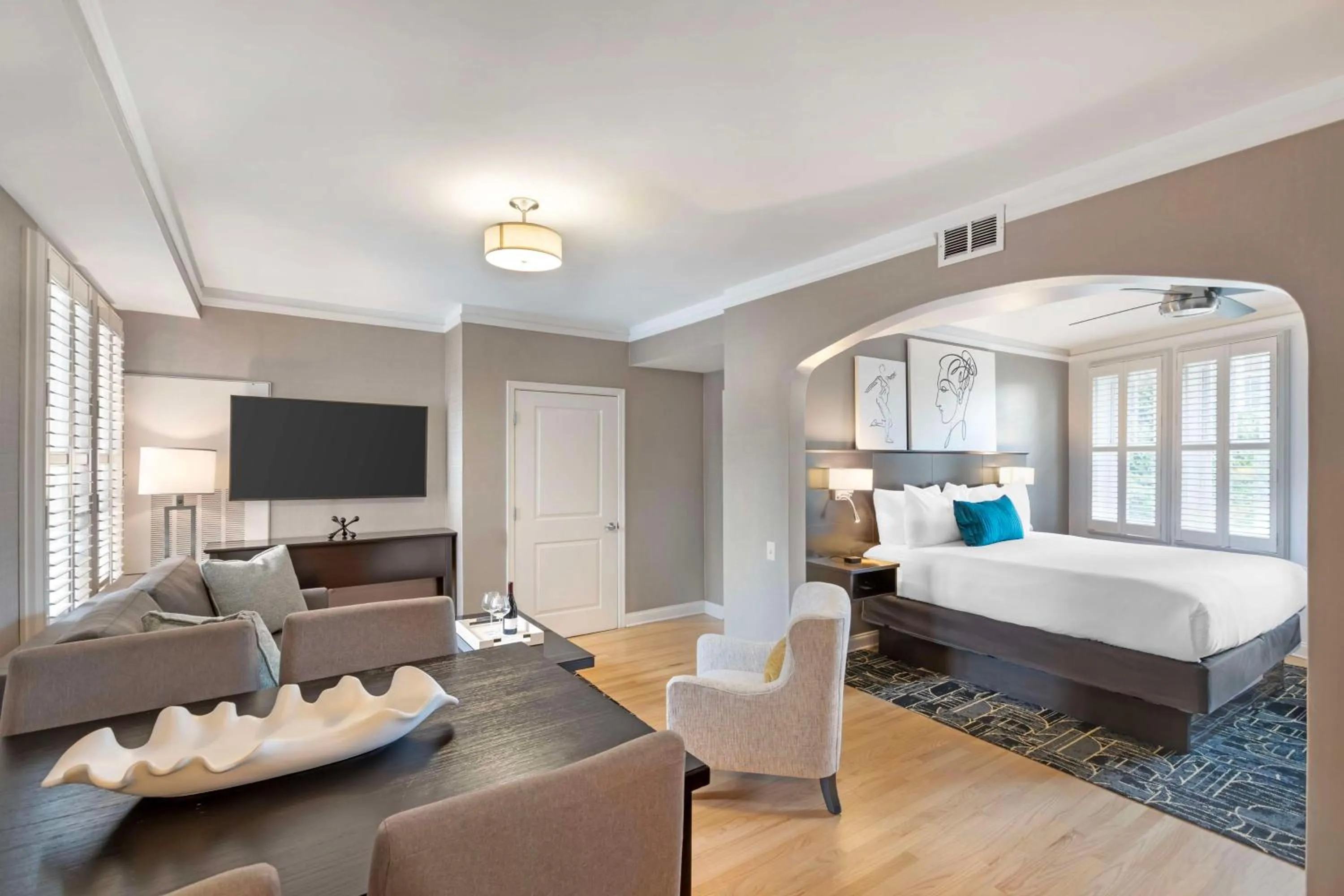 Two-Room King Suite with Two King Beds, Roll-In Shower and Sofa Bed - single occupancy - Disability/Non-Smoking in Best Western Plus Hawthorne Terrace Hotel