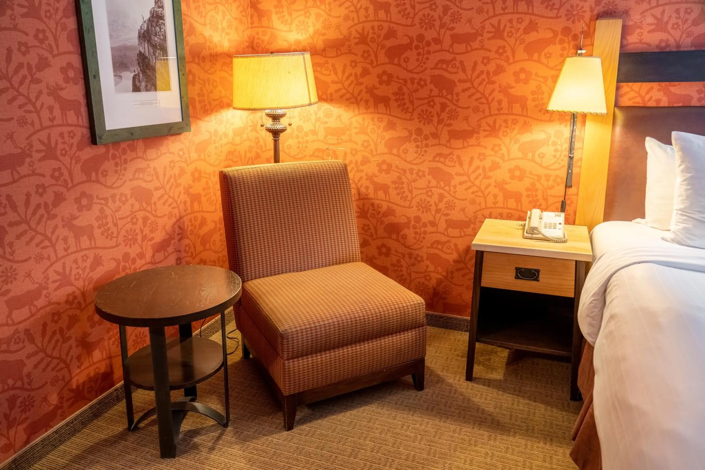 One-Bedroom Suite with King Bed in Fox Hotel and Suites