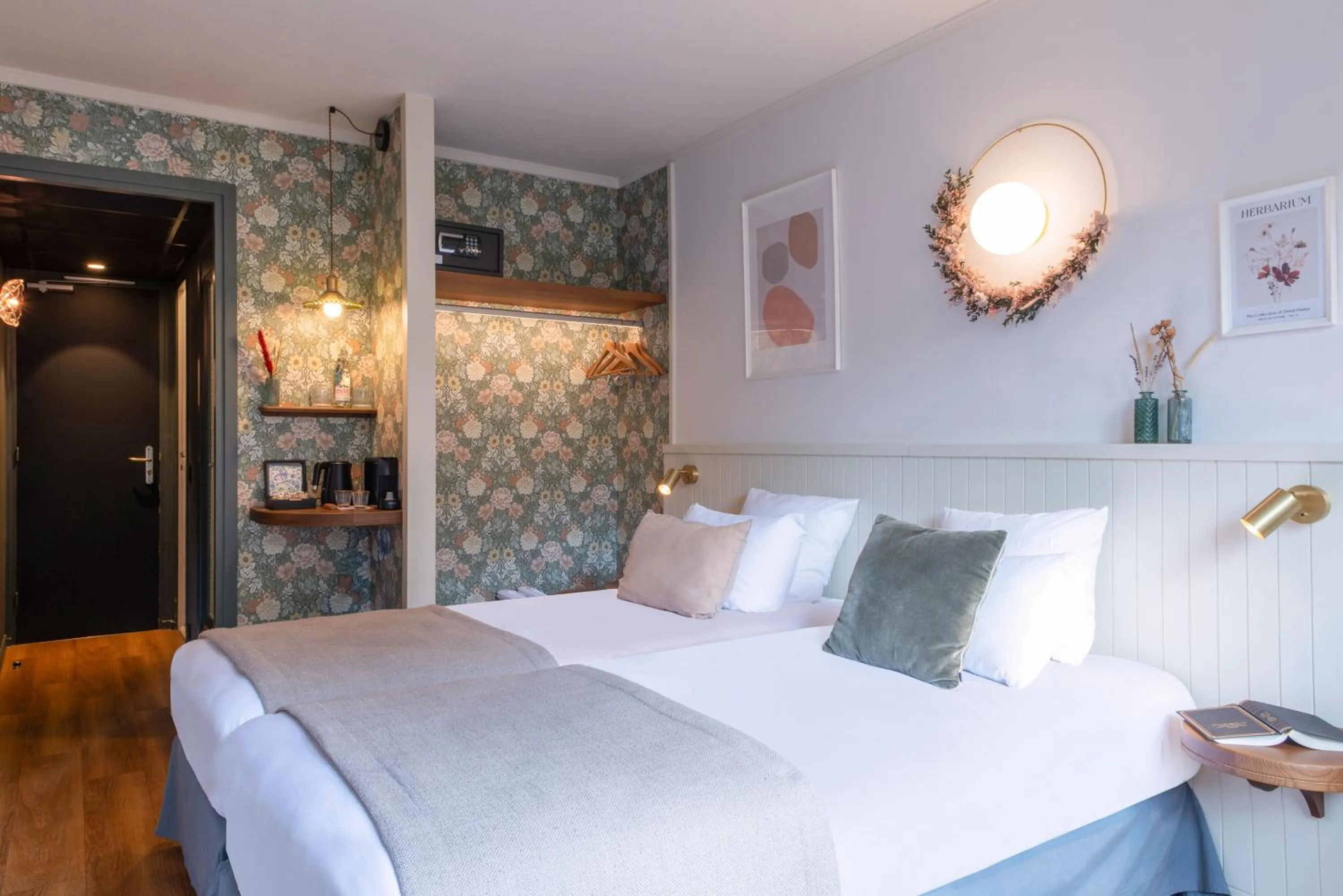 Classic Twin Room in Hôtel Maison Lacassagne Lyon