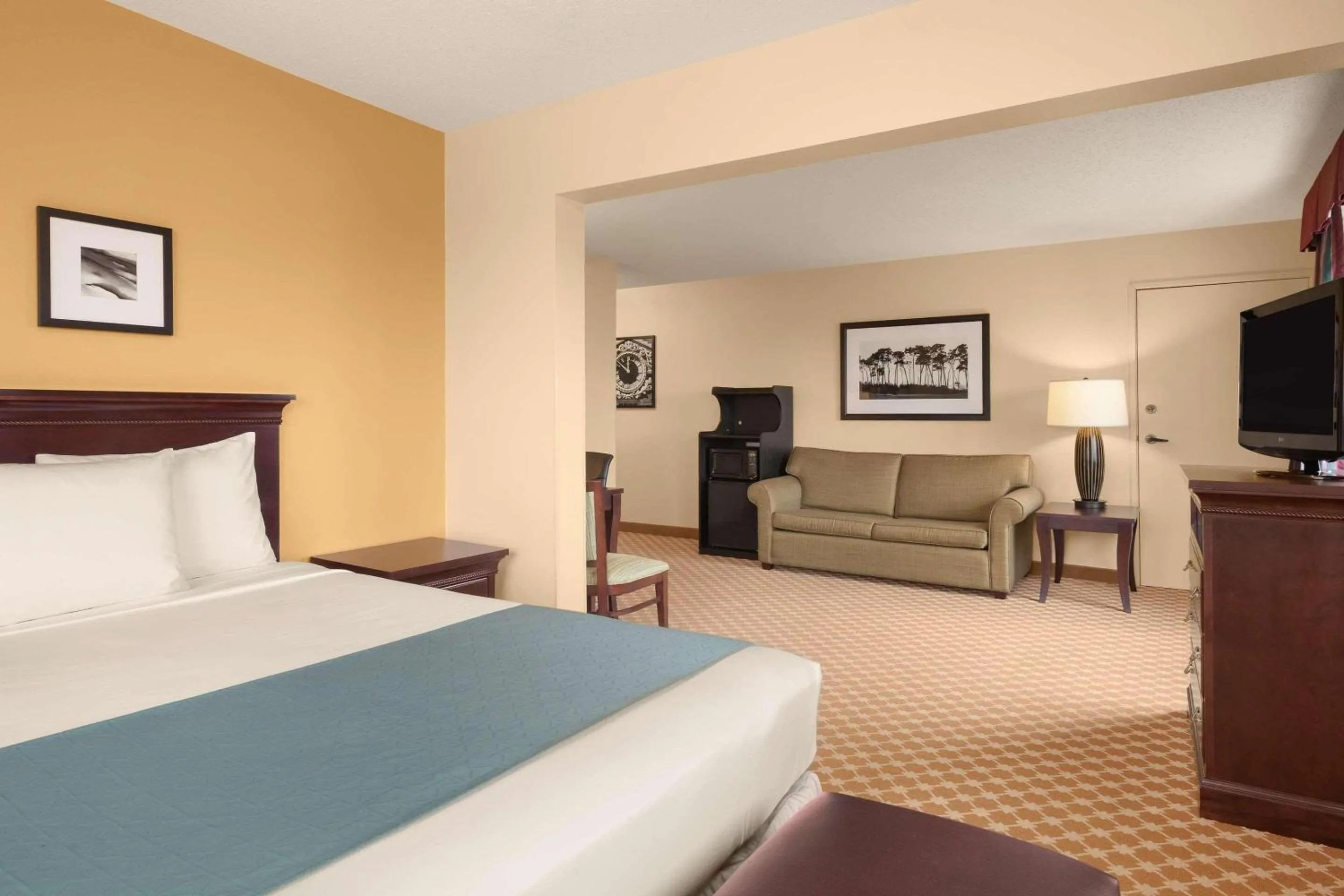 Queen Studio Suite with Sofa Bed - Non-Smoking in Country Inn & Suites by Radisson, Sioux Falls