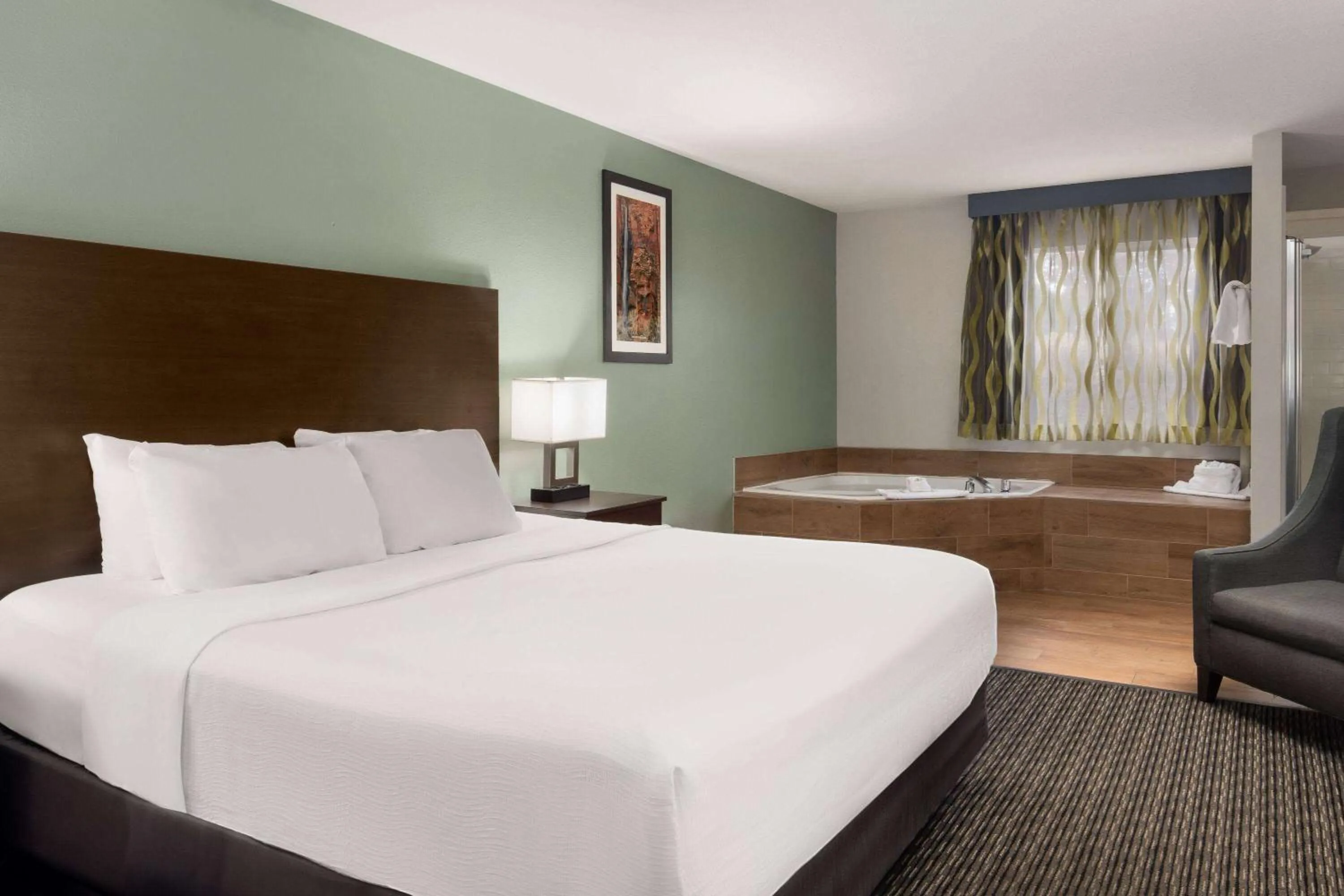 1 King Bed, Jetted Tub Suite, Non-Smoking in Wingate by Wyndham Cedar City