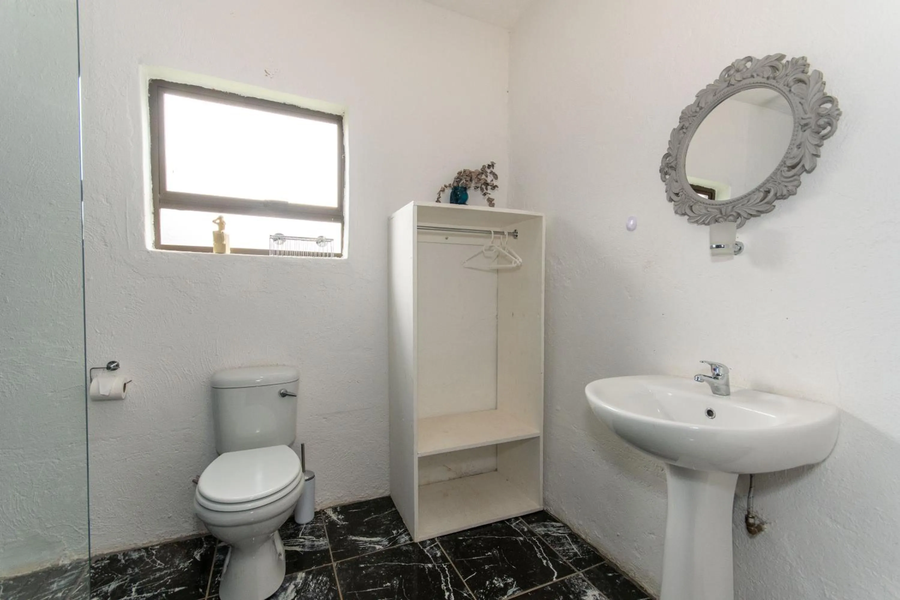 Deluxe Double or Twin Room with Garden View in Woodpeckers Guest House