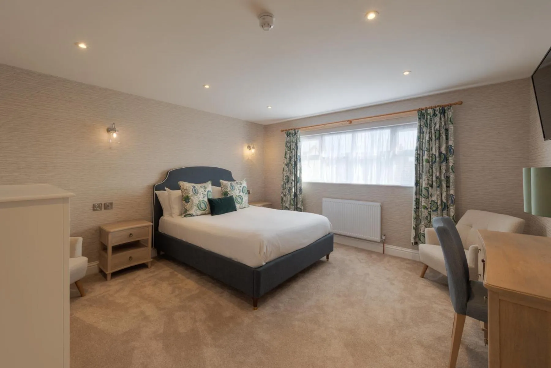 Family Suite (2 Adults + 3 Children) in Florence Gardens Boutique Hotel and Restaurant