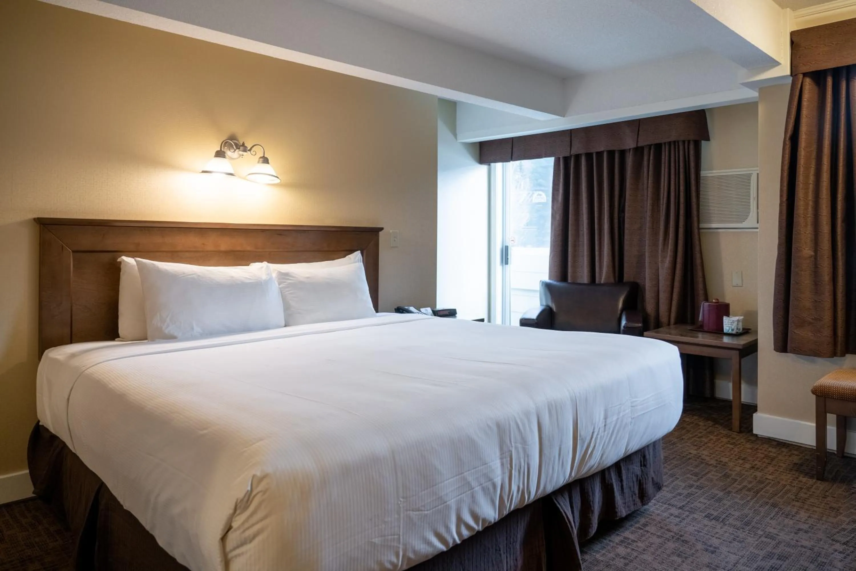 Standard King Room in Irwin's Mountain Inn