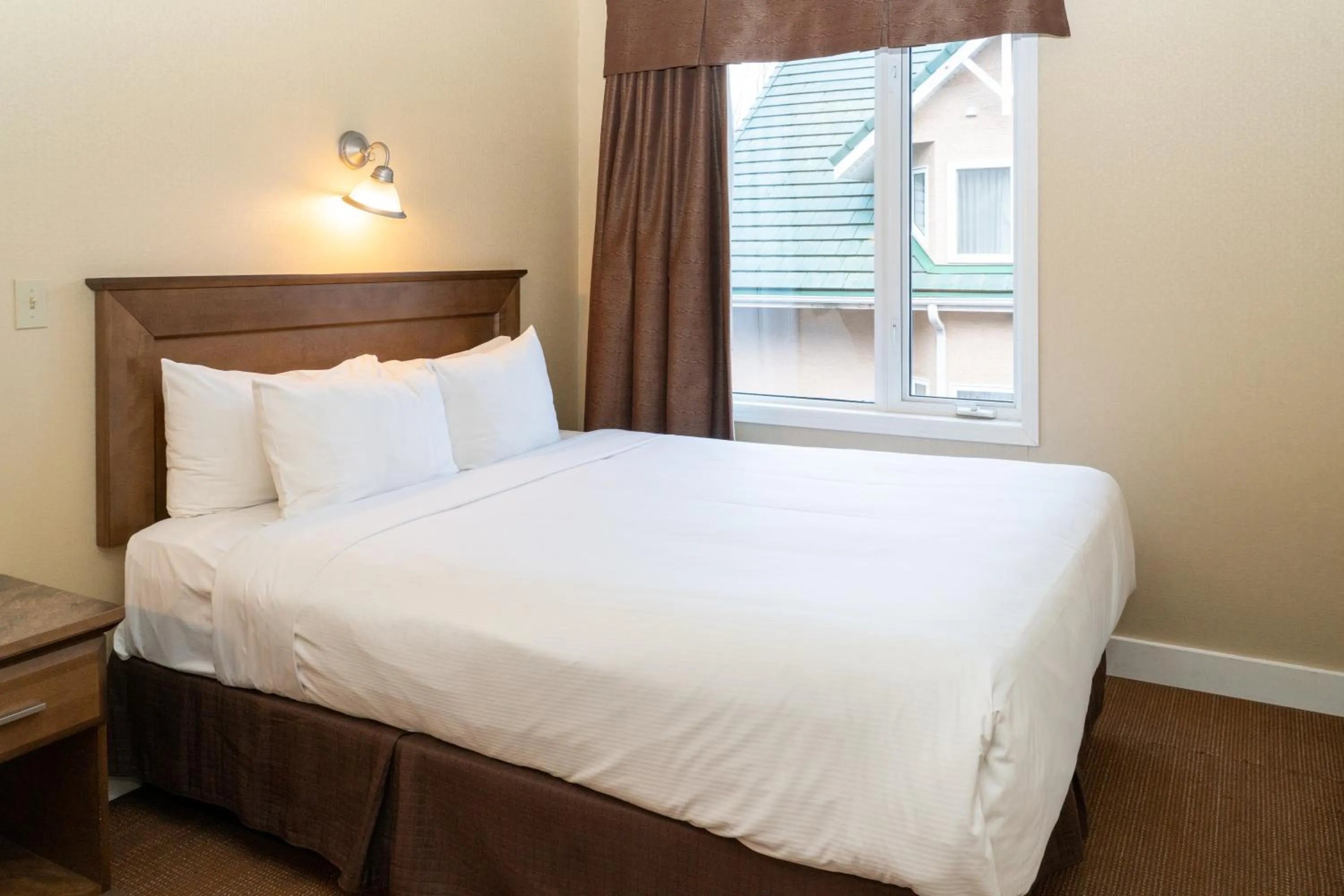 Superior 2 Bedroom Suite 2 Queen in Irwin's Mountain Inn