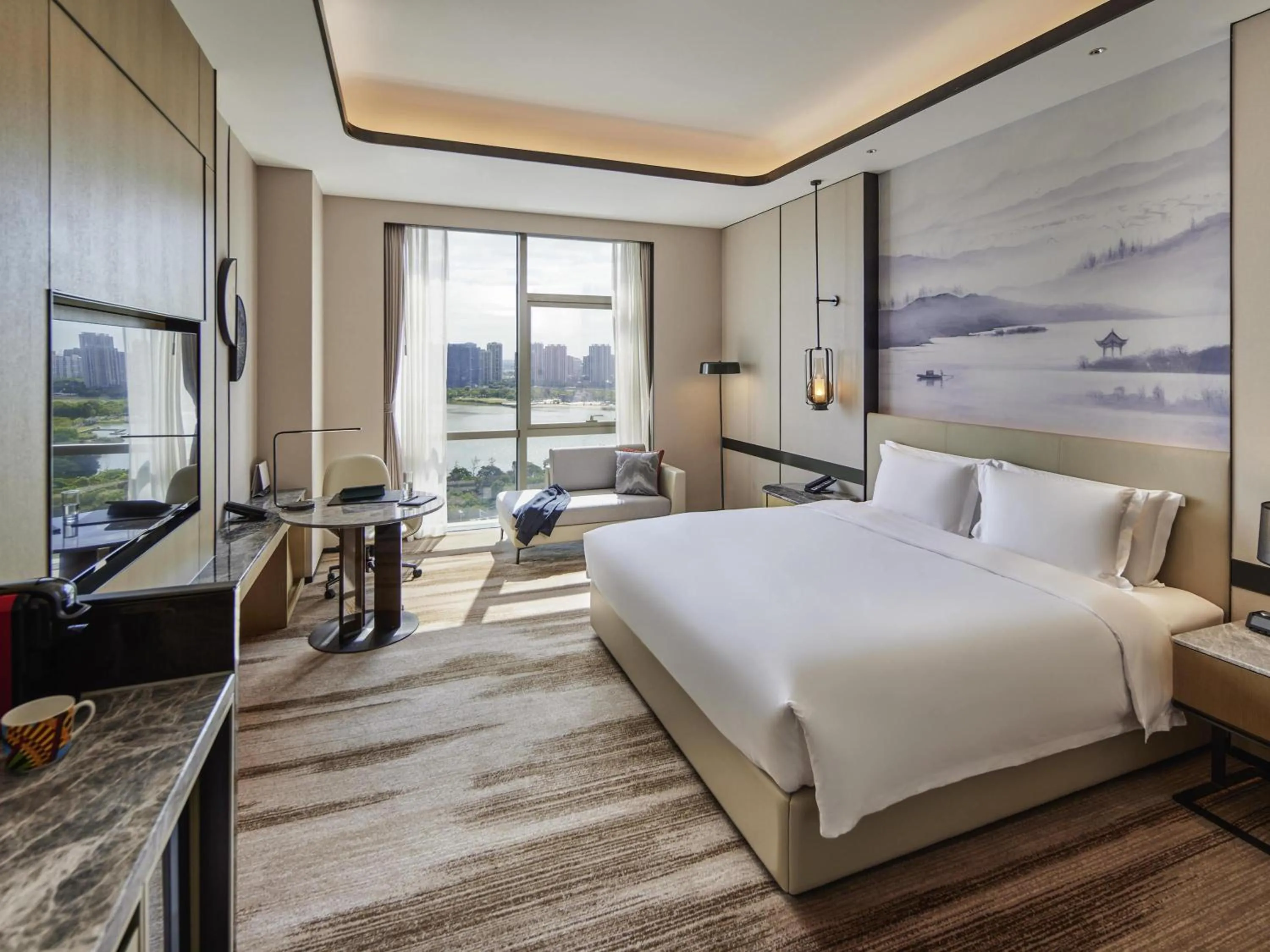 Deluxe King Room with Lake View in Pullman Suzhou Taicang