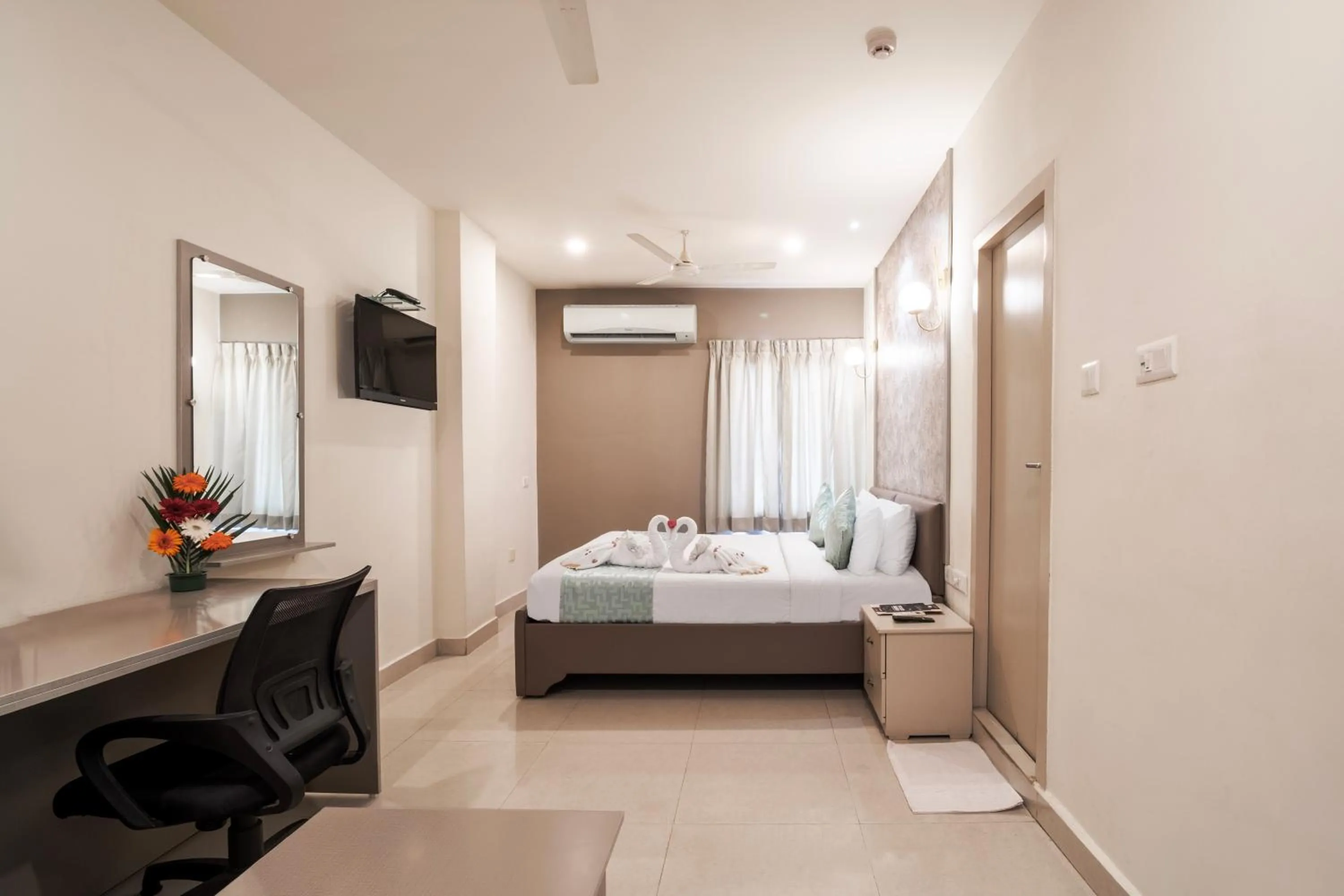 Deluxe Double Room in Hotel Seasons Inn