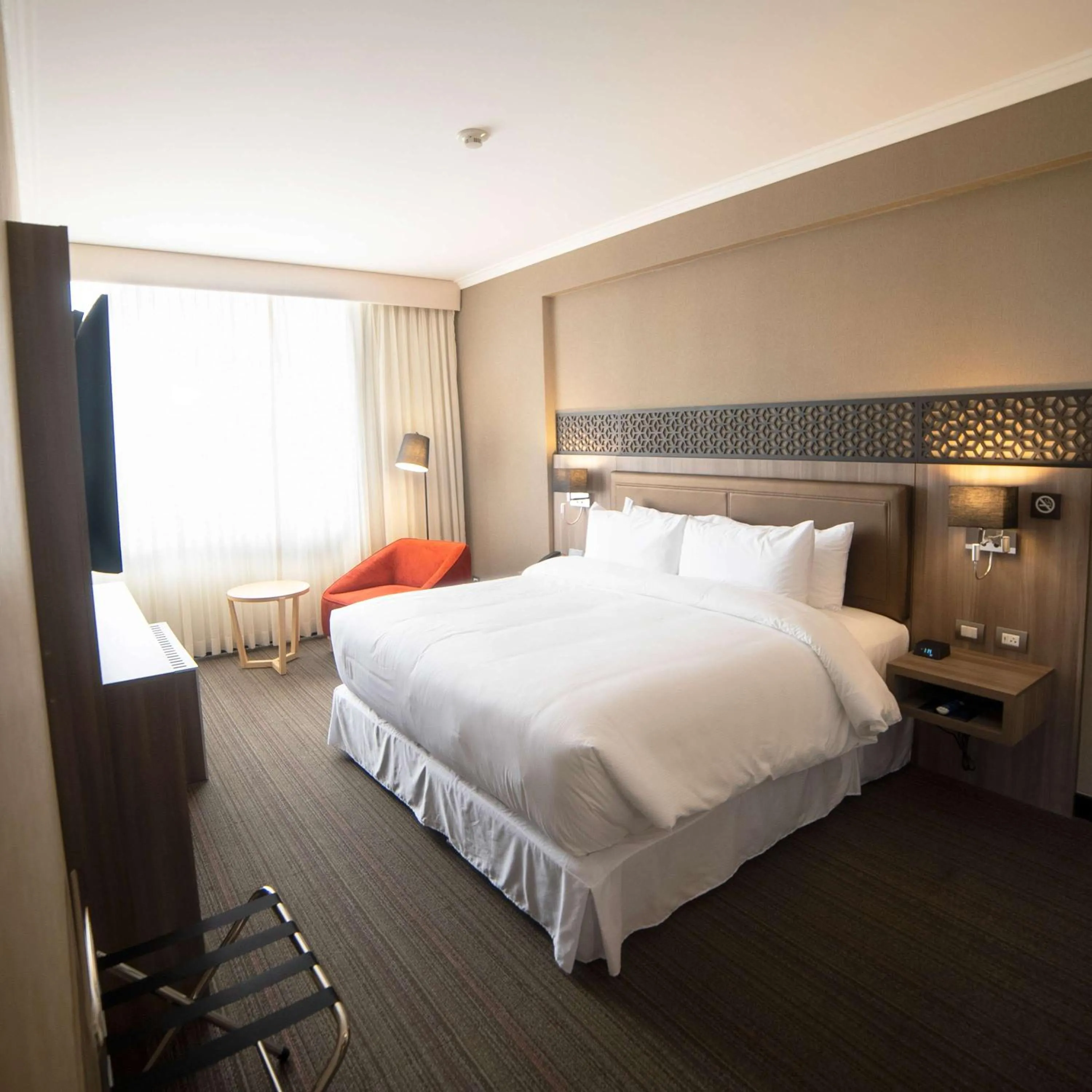 Queen Room with Bath Tub - Mobility/Hearing Accessible in Doubletree By Hilton Trujillo