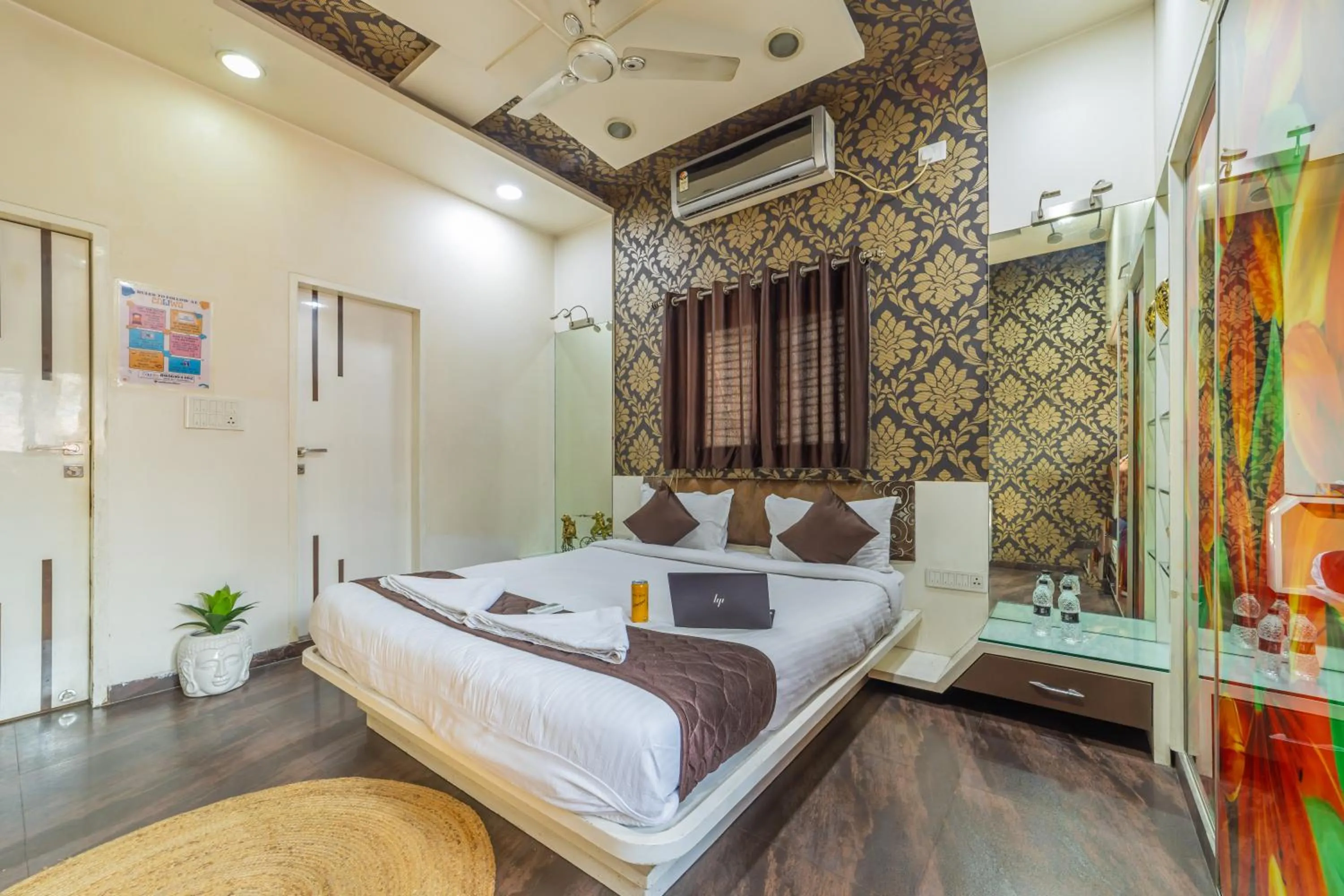 Deluxe King Room in Coliwo Deux - Chandan Nagar