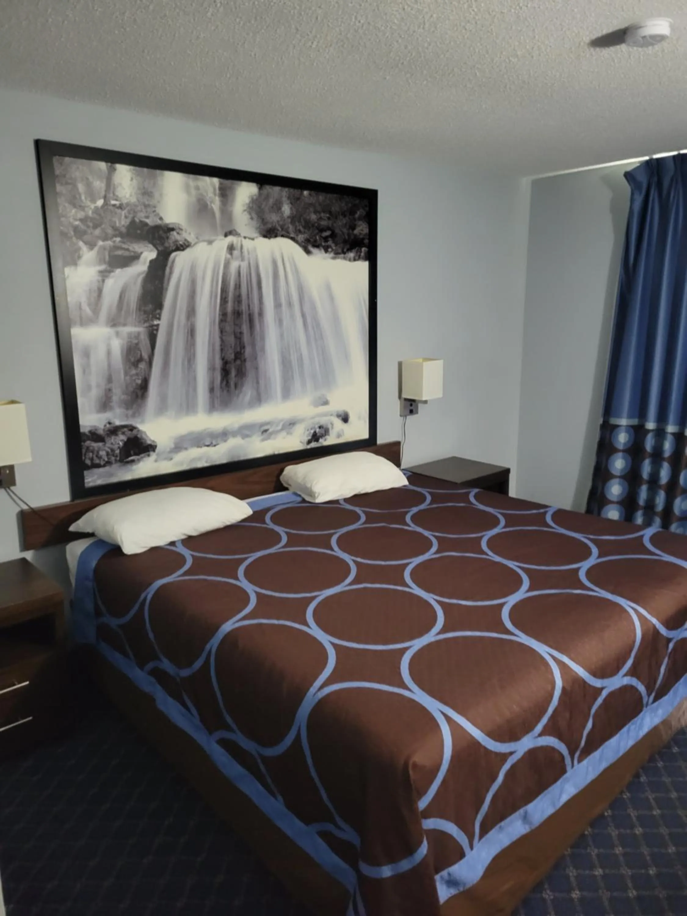 Bed in Super 8 North Red Deer