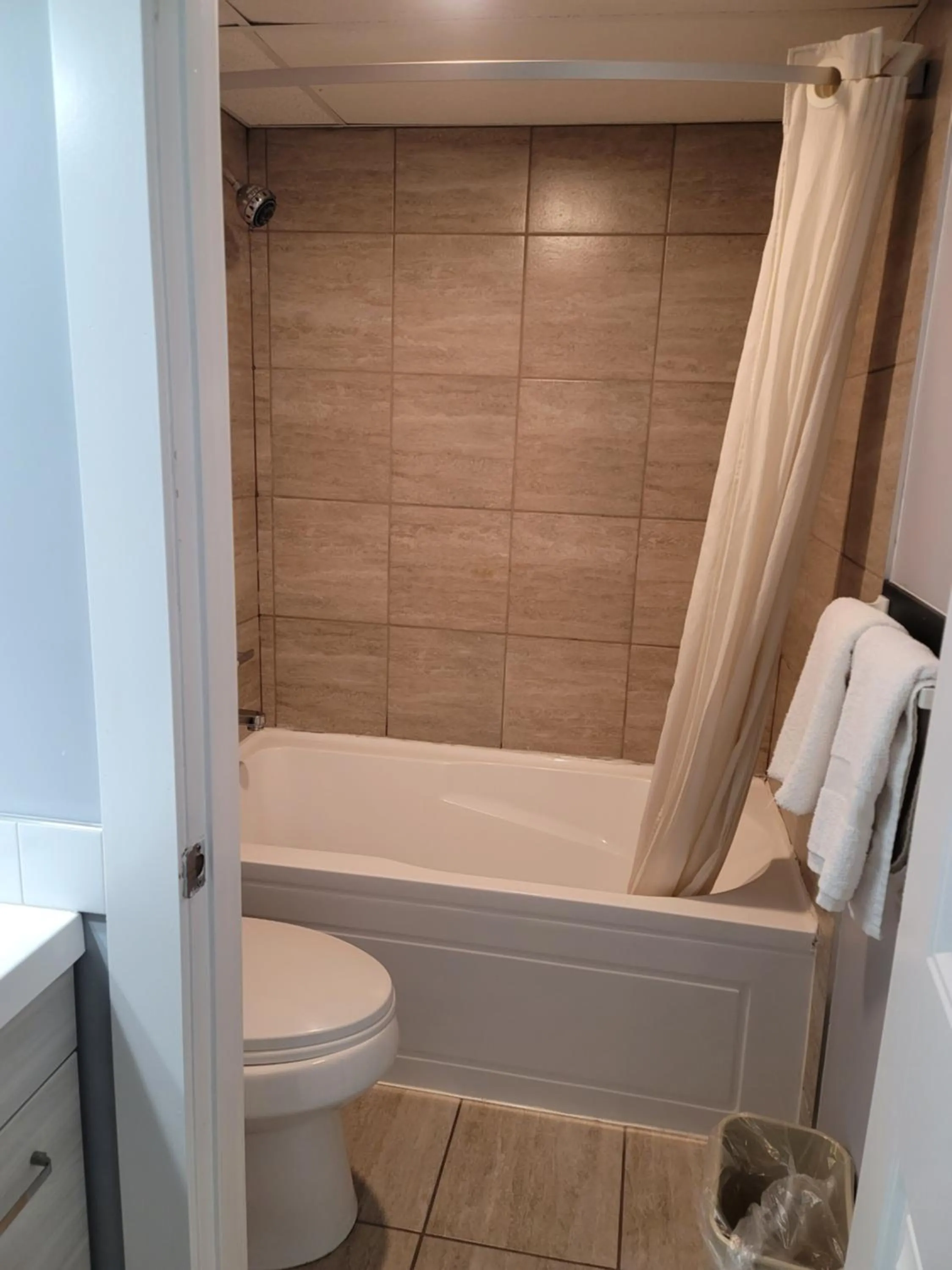 Deluxe Single Room with Balcony in Super 8 North Red Deer