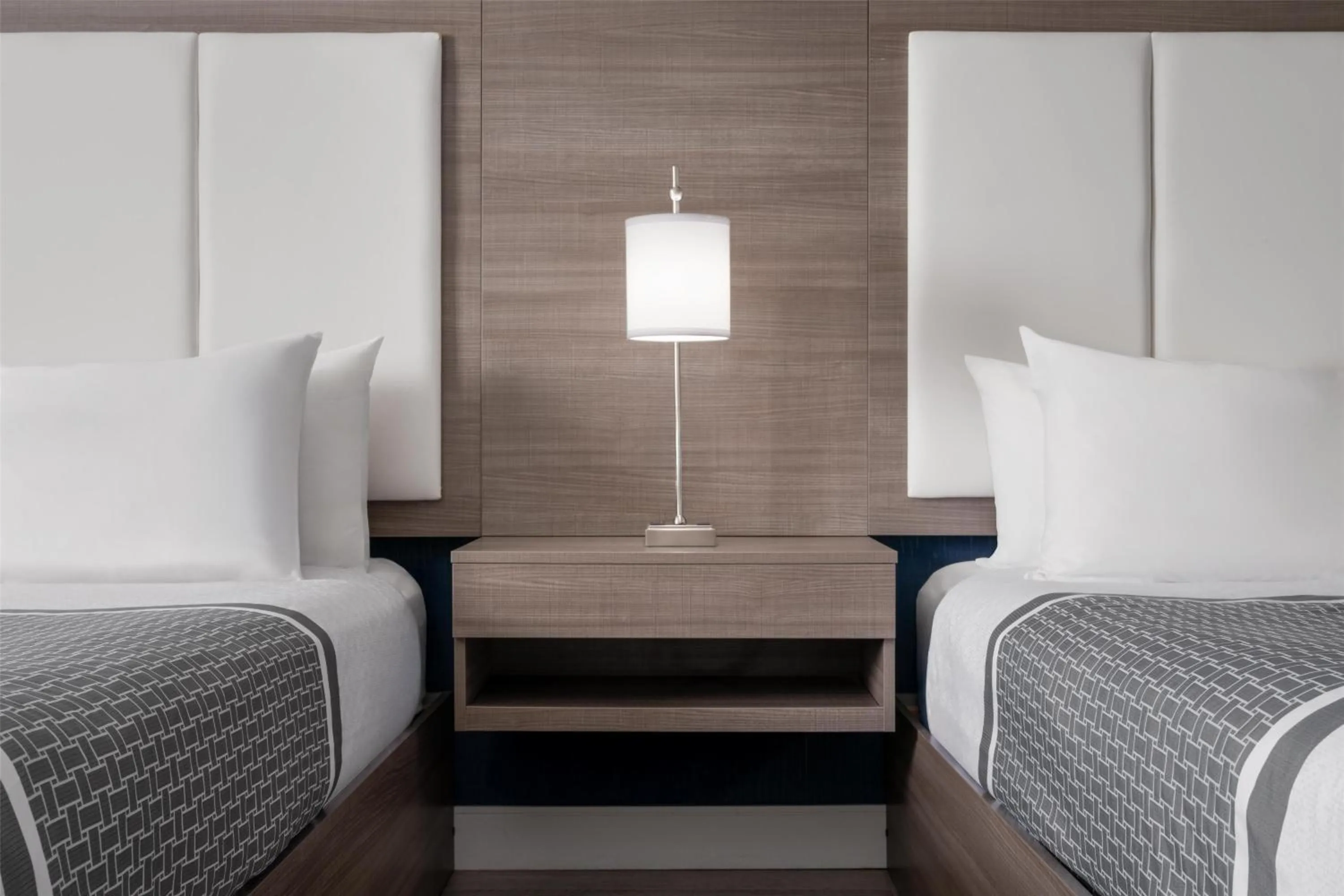 Queen Room with Two Queen Beds and Kitchenette in Best Western Plus Gateway to the Falls