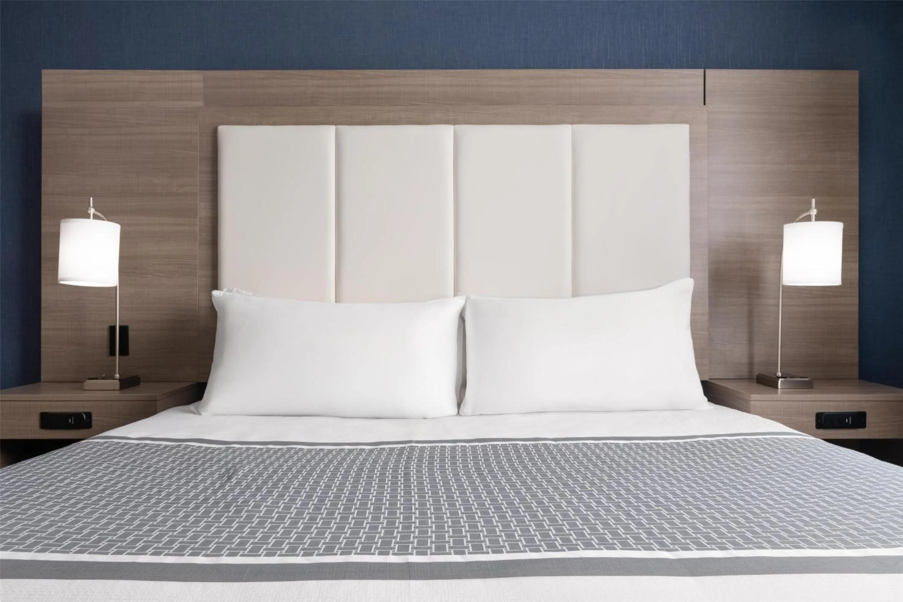 King Room with Sofa Bed in Best Western Plus Gateway to the Falls