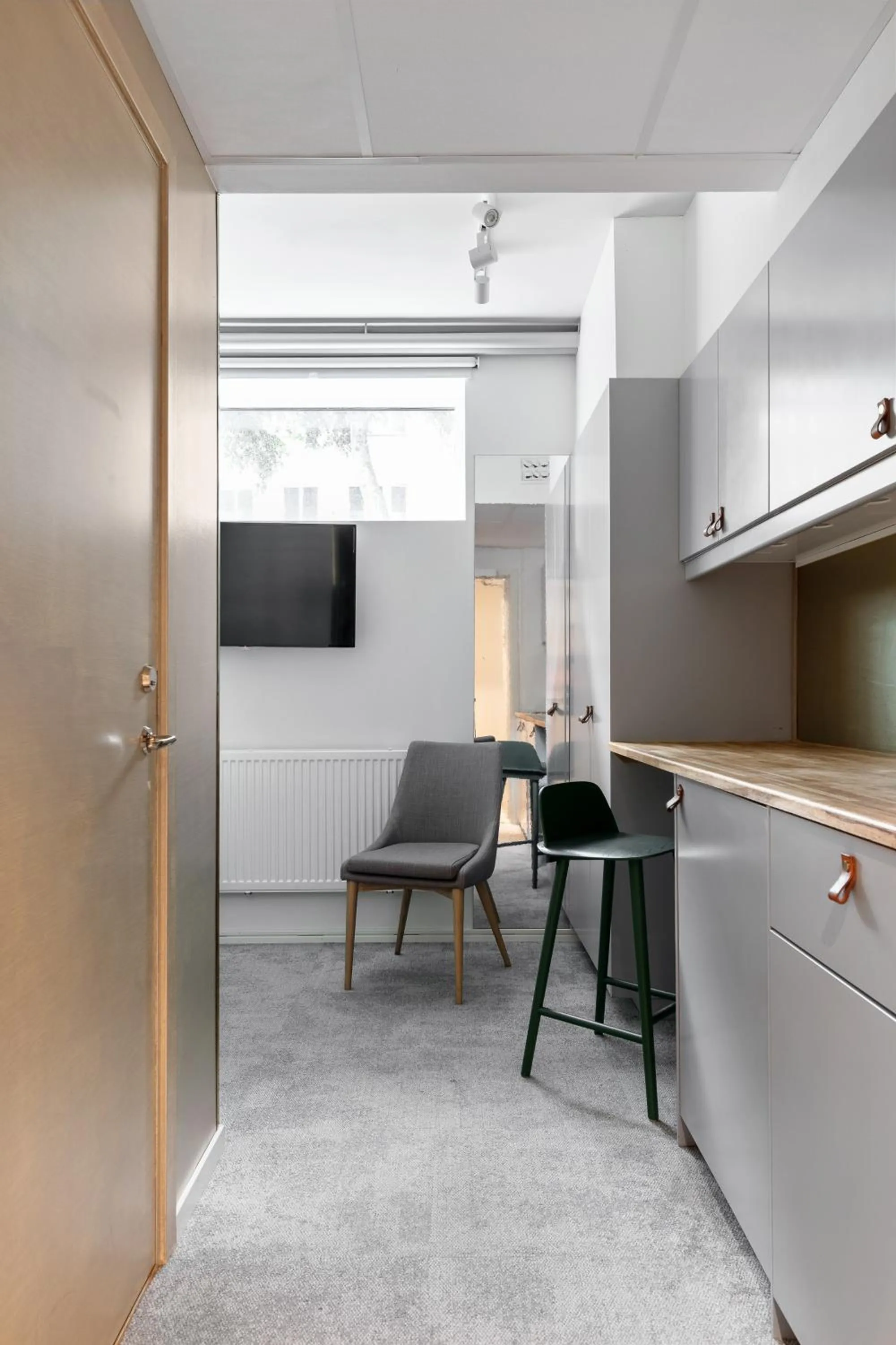 Budget Single Room - single occupancy in Avanti Apartment Hotel