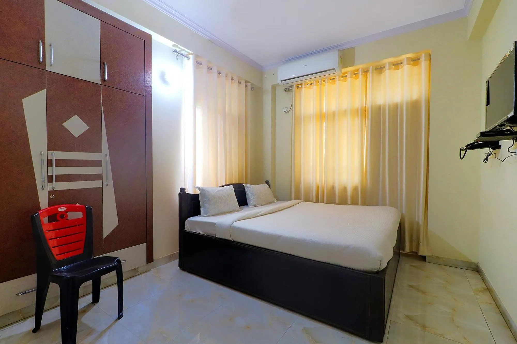 Deluxe Room - single occupancy in FabHotel Buddha Residency