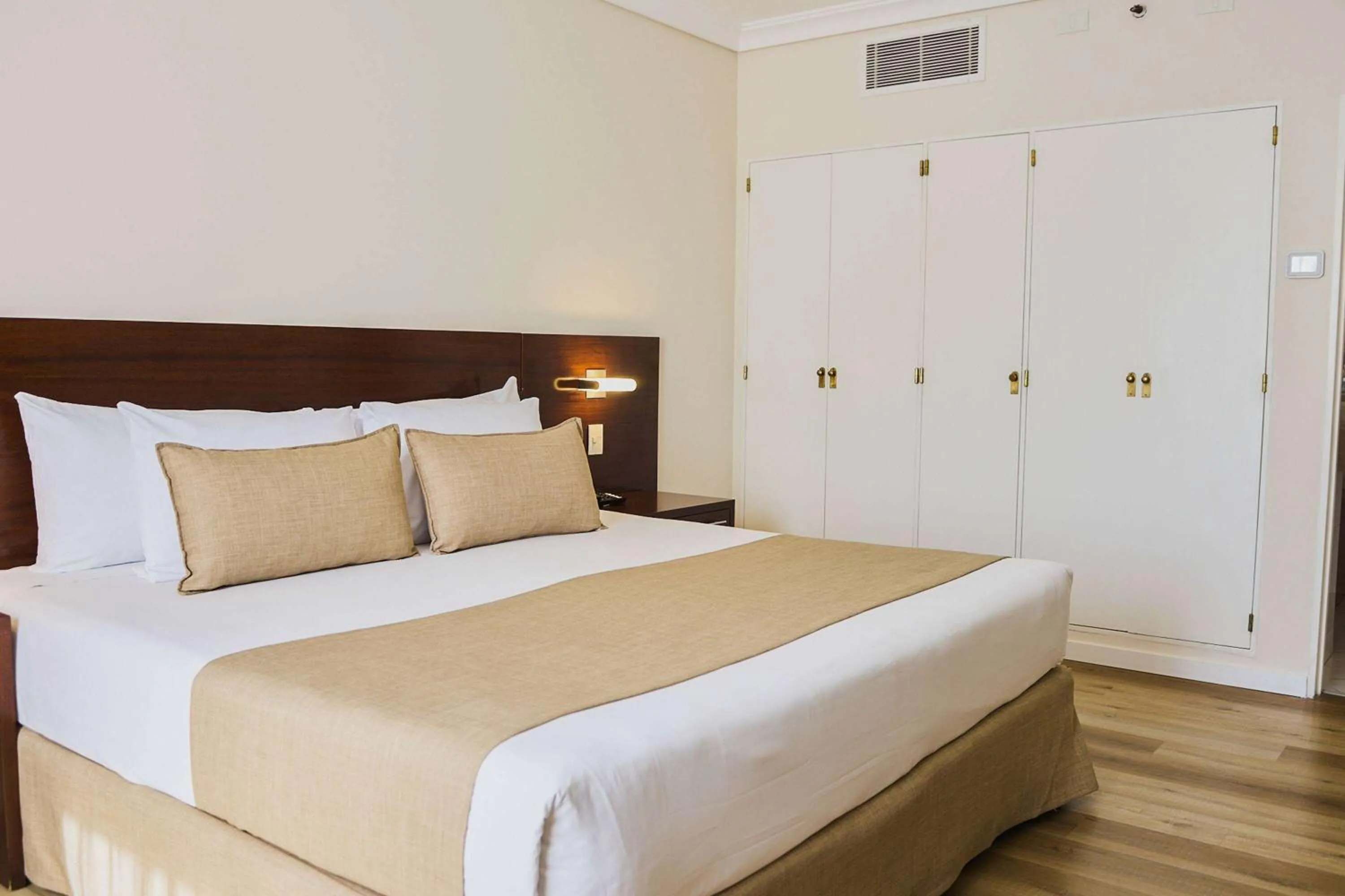 Queen Suite - Non-Smoking in Dazzler by Wyndham Buenos Aires San Martin