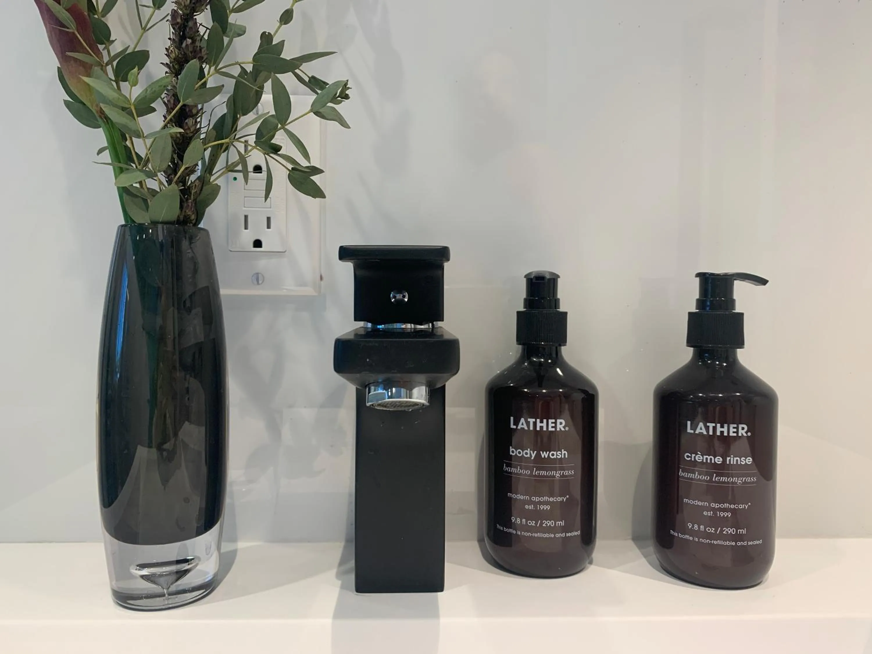 Deluxe Queen Room with Two Queen Beds in The ENGLiSH Hotel, Las Vegas, a Tribute Portfolio Hotel