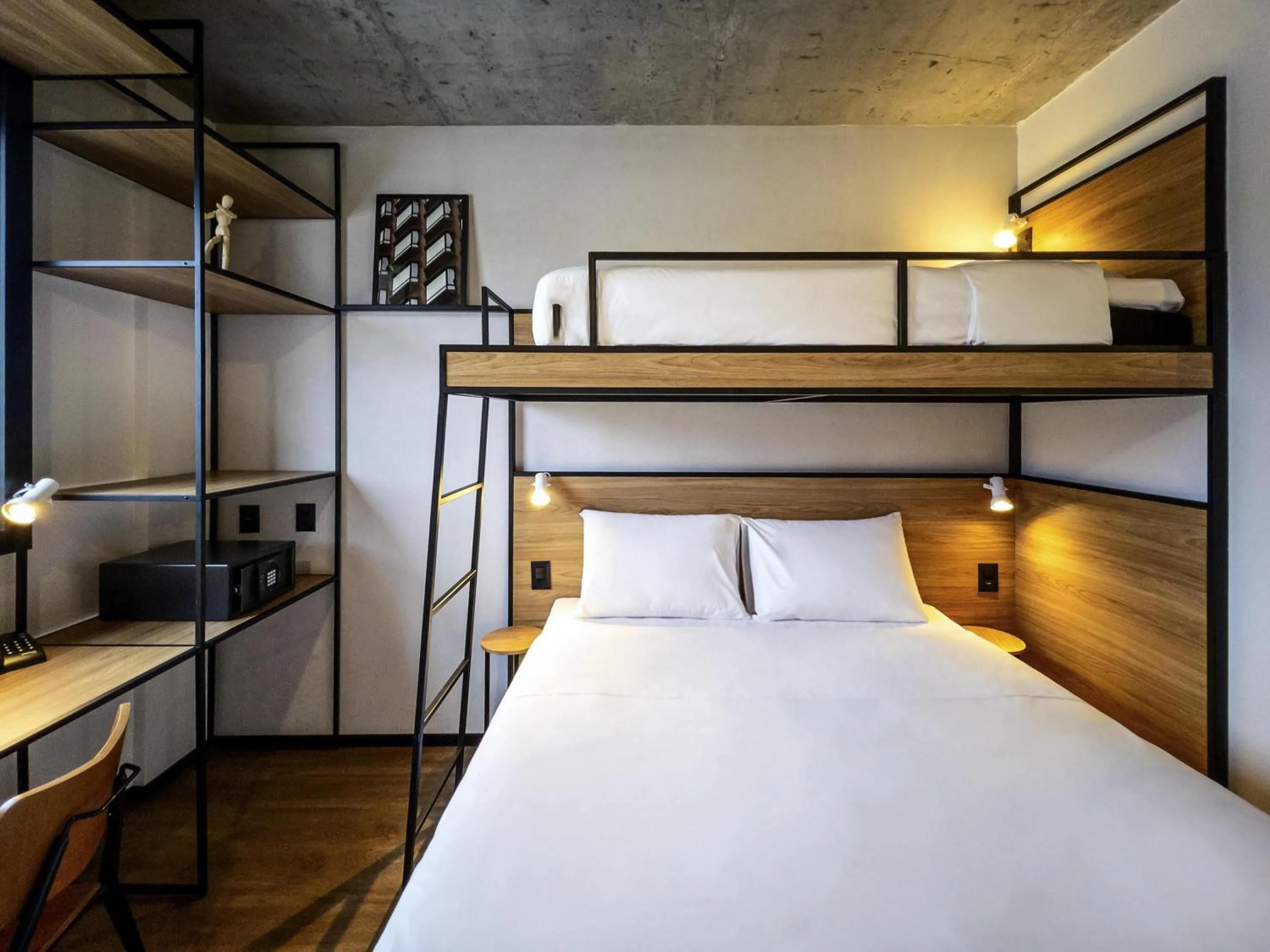 Standard Room with One Double  and One Bunk Bed in Ibis Balneario Camboriu