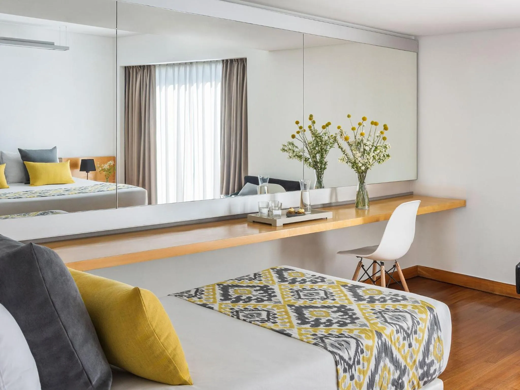 Photo of the whole room, Bed in HTL Urbano
