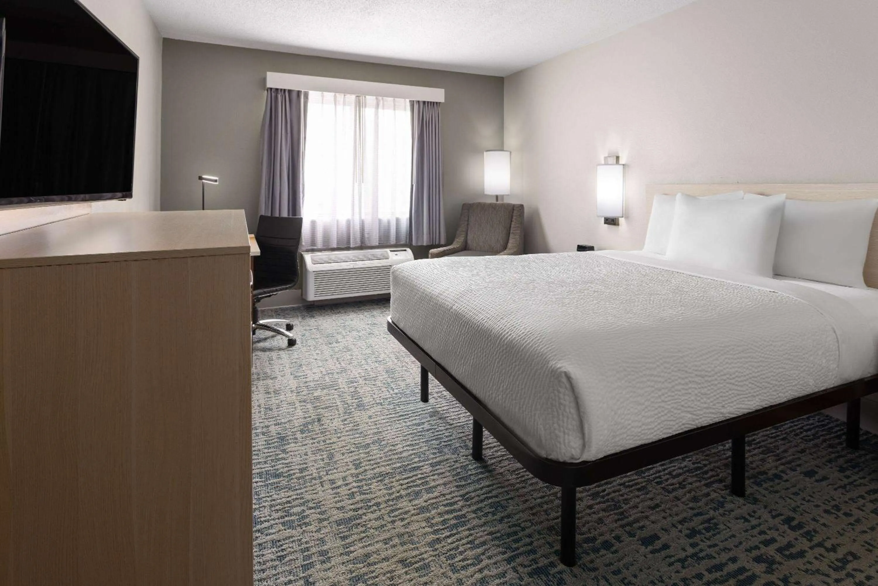 Queen Room - Disability Access/Non-Smoking in Baymont by Wyndham LaGrange