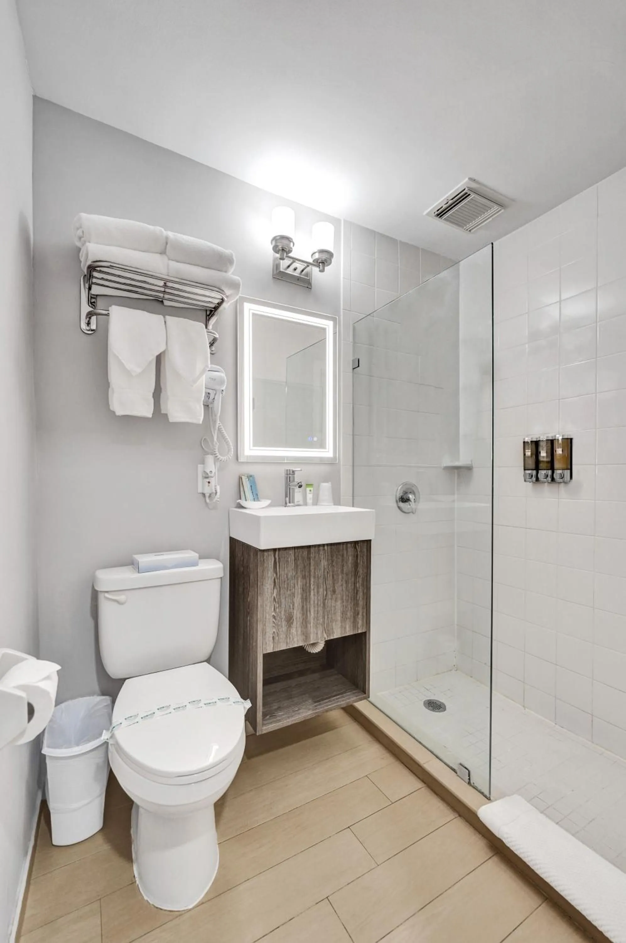 Partial Ocean View Room with Two Double Beds in Hotel Sheldon