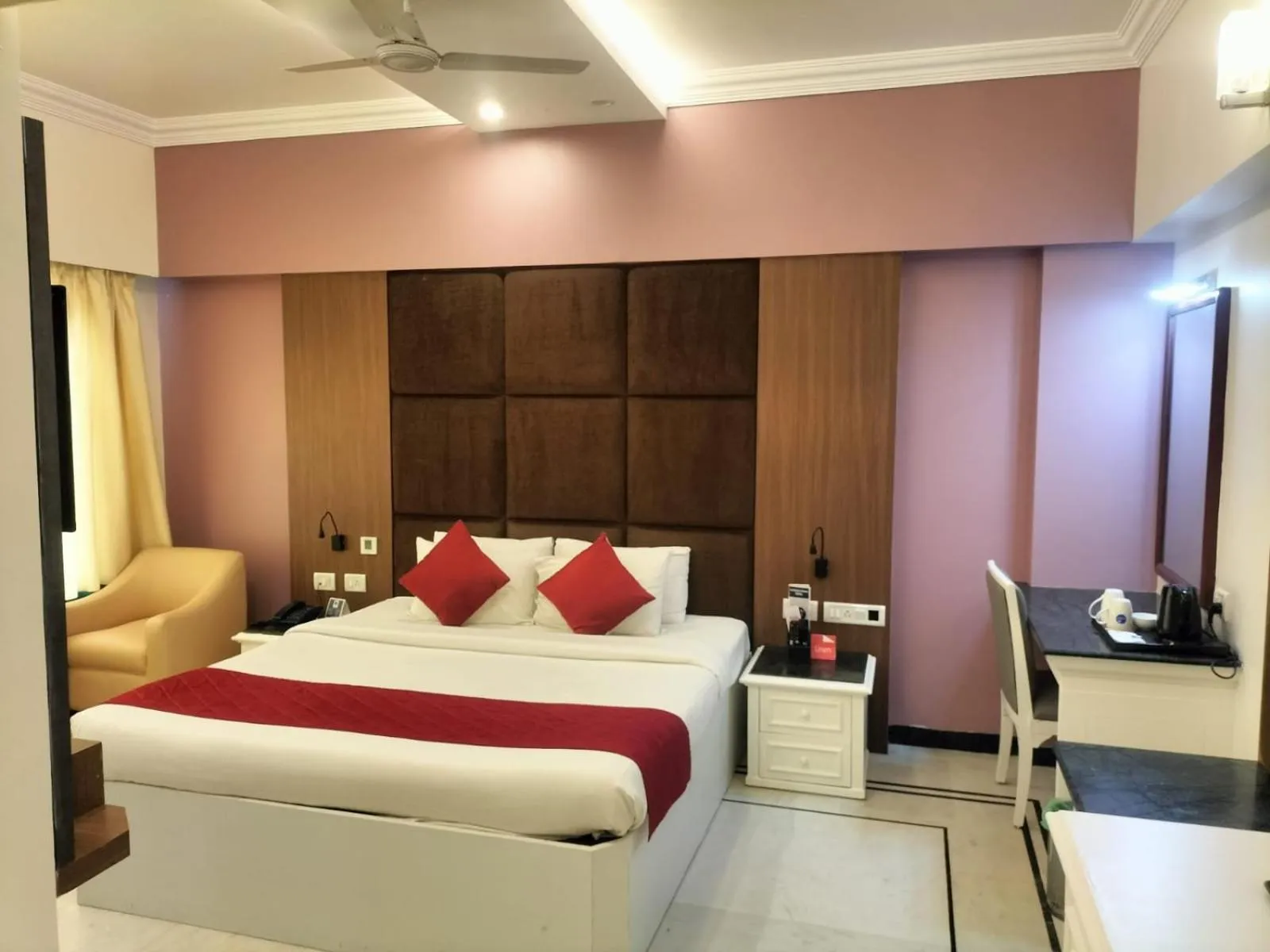Deluxe King Room - single occupancy in Zip By Spree Hotels Surabi International Vellore