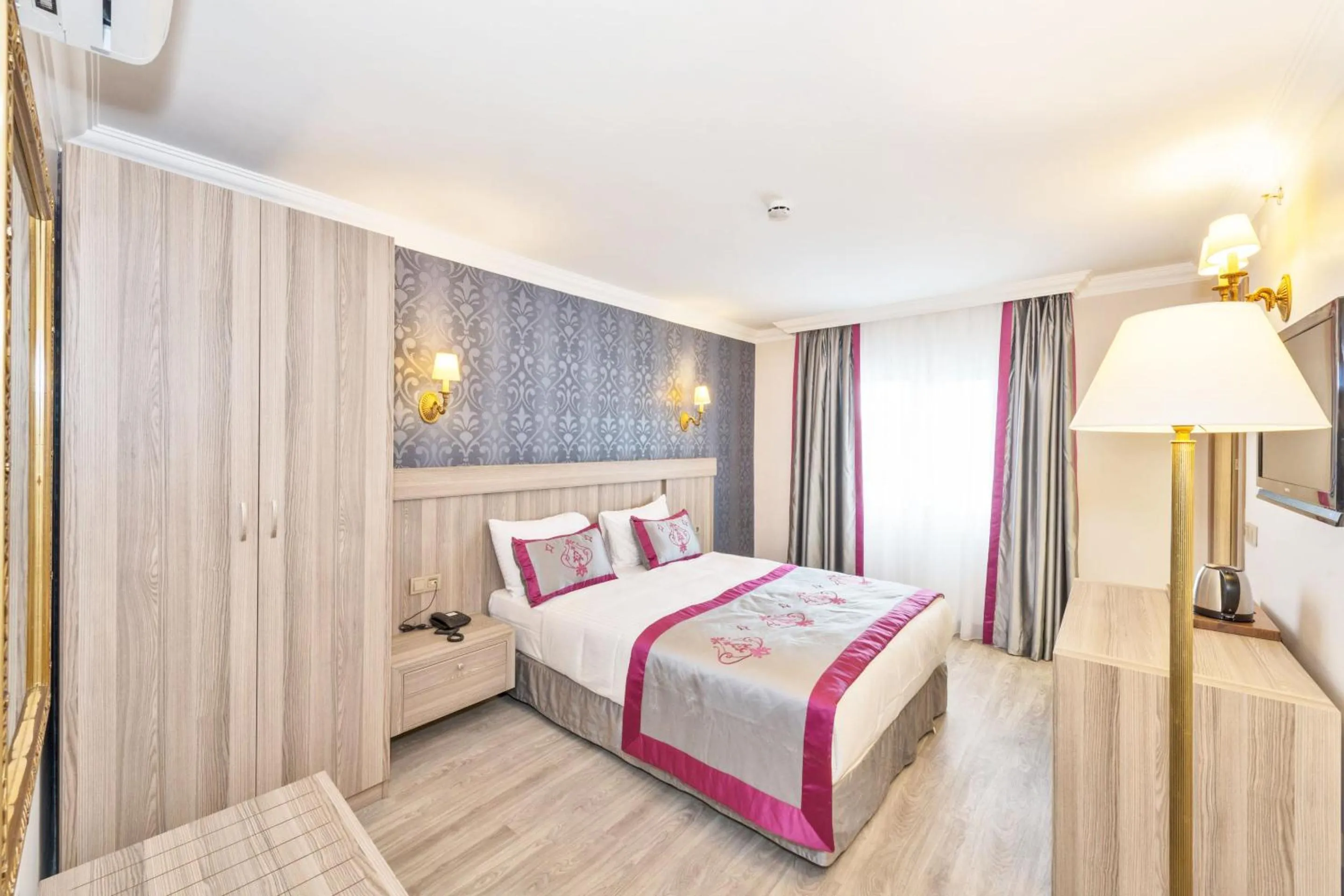 Classic Quadruple Room in Dab Hotel