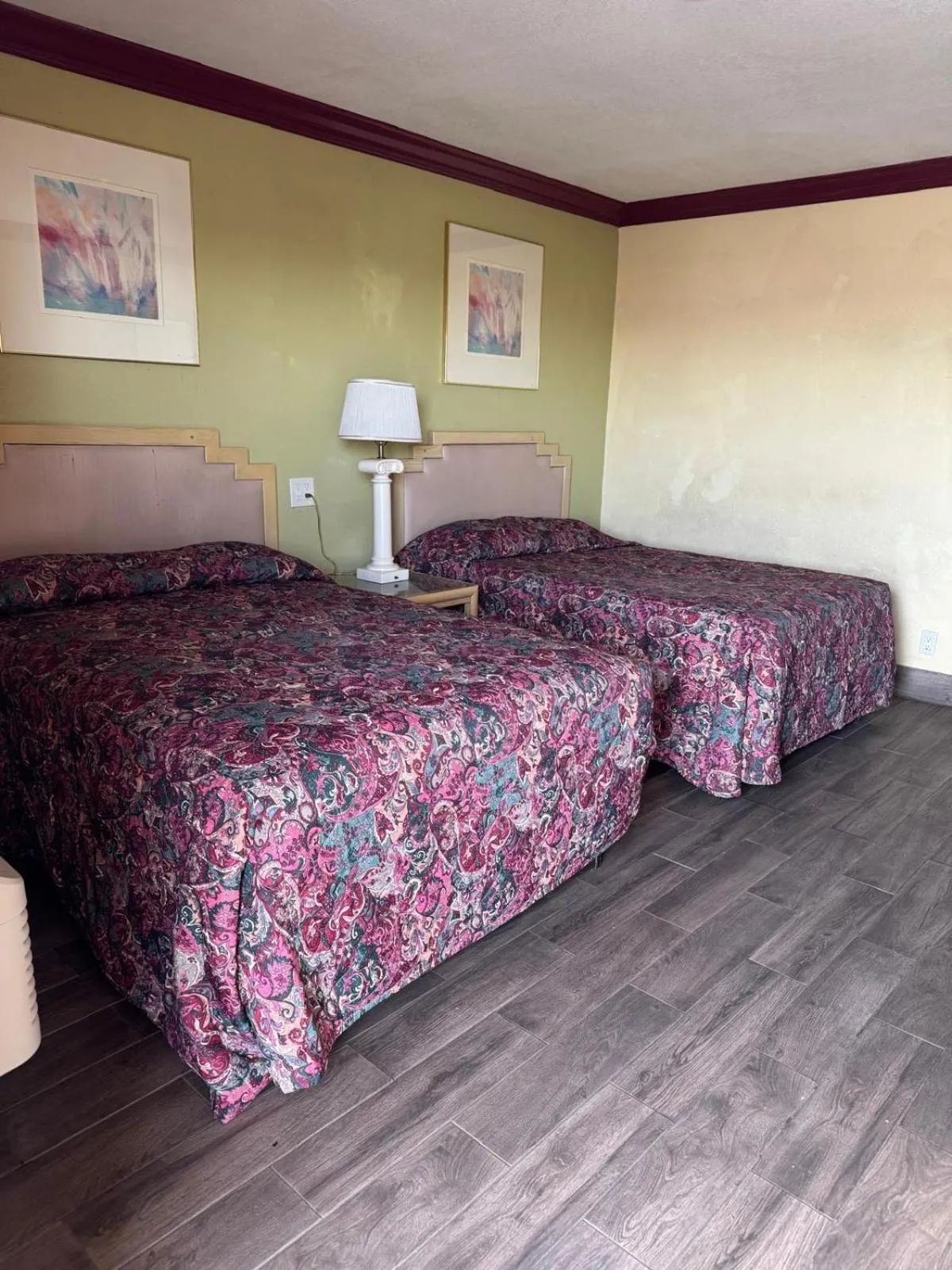 2 Full Beds Non-Smoking in Sunstar Inn