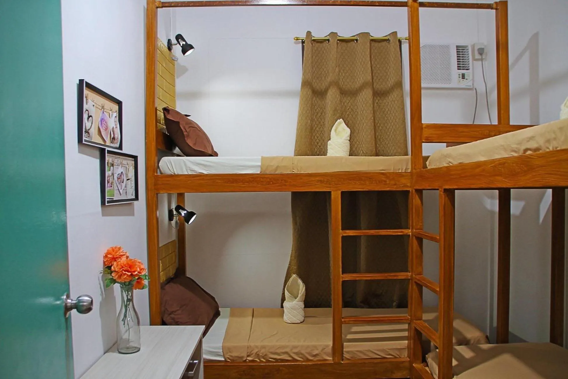 Quadruple Room with Shared Bathroom in Prim Travellers Inn