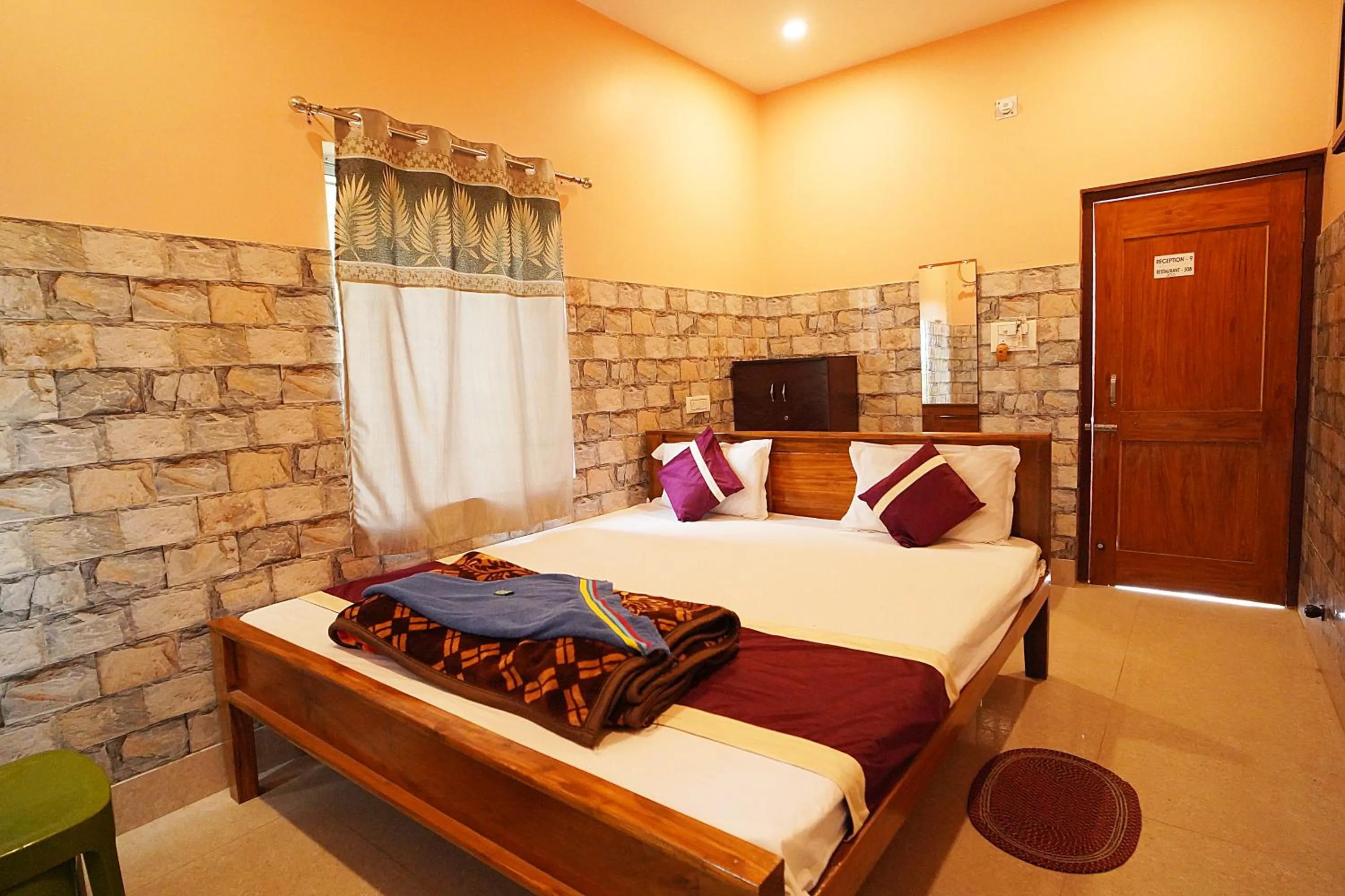 Deluxe Room in Resort Neel Nirjan !! Best Family Couple friendly family Resort!!
