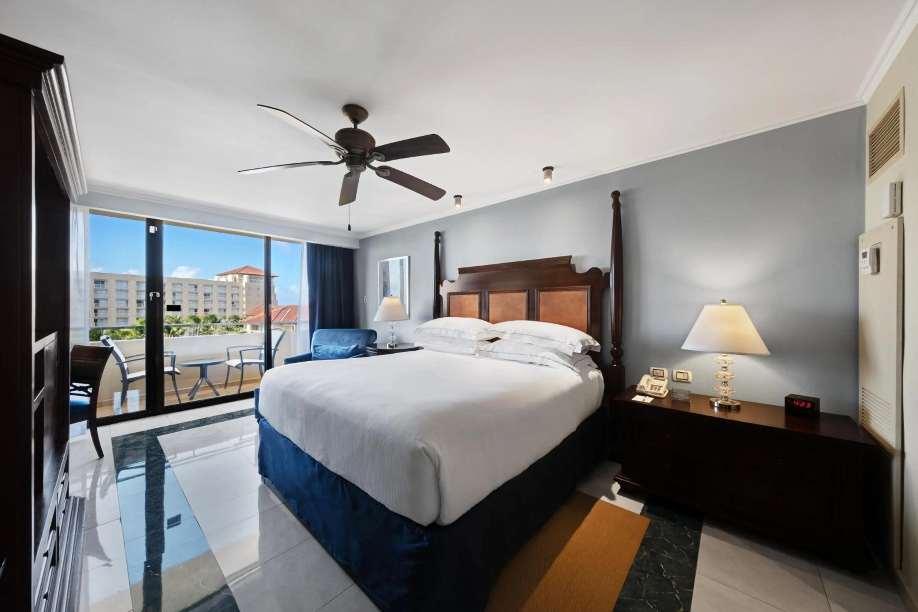 Royal Level Luxury Lateral Ocean View Room in Barceló Aruba - All Inclusive