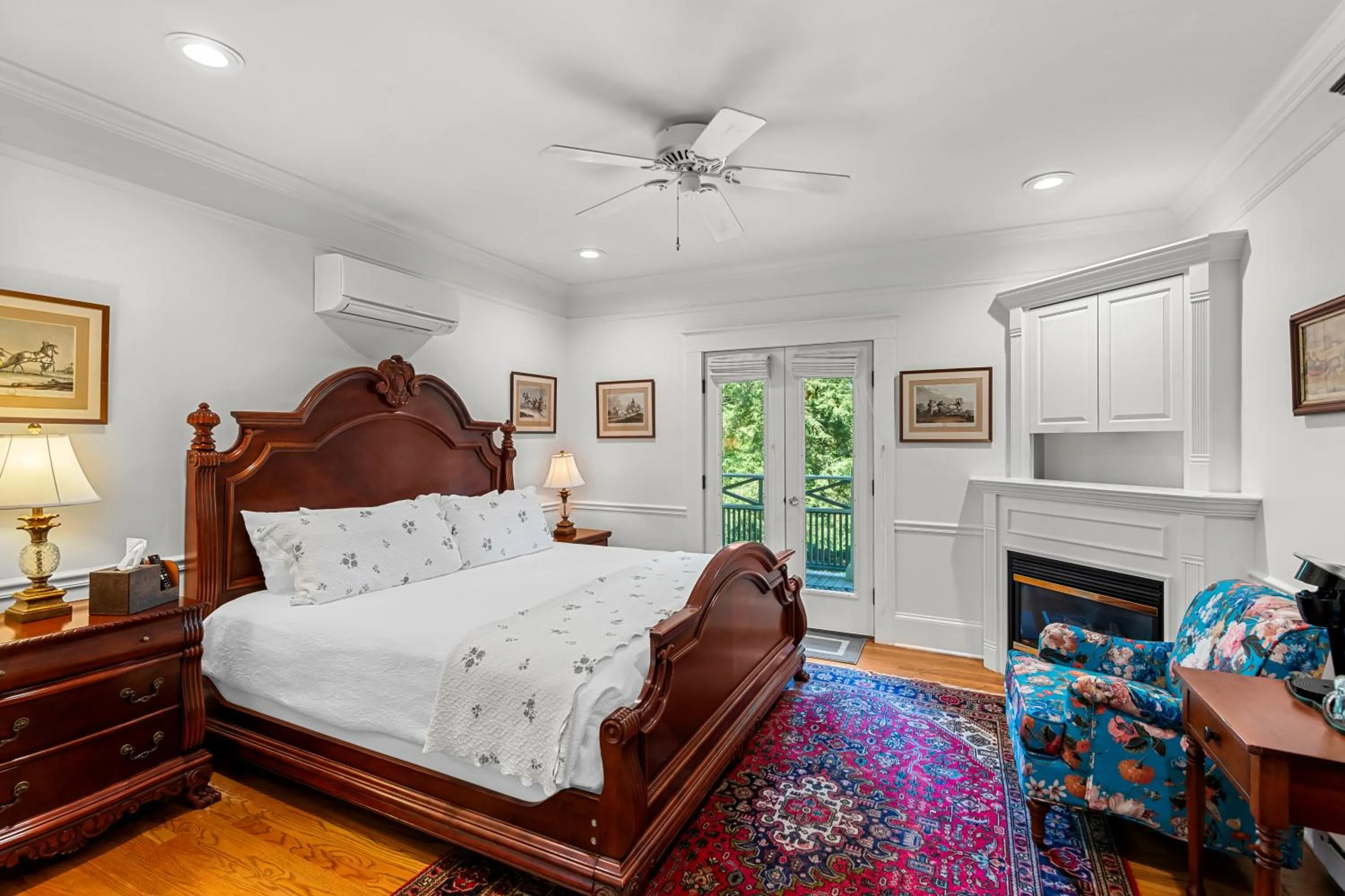 King Room with Balcony in Benn Conger Inn