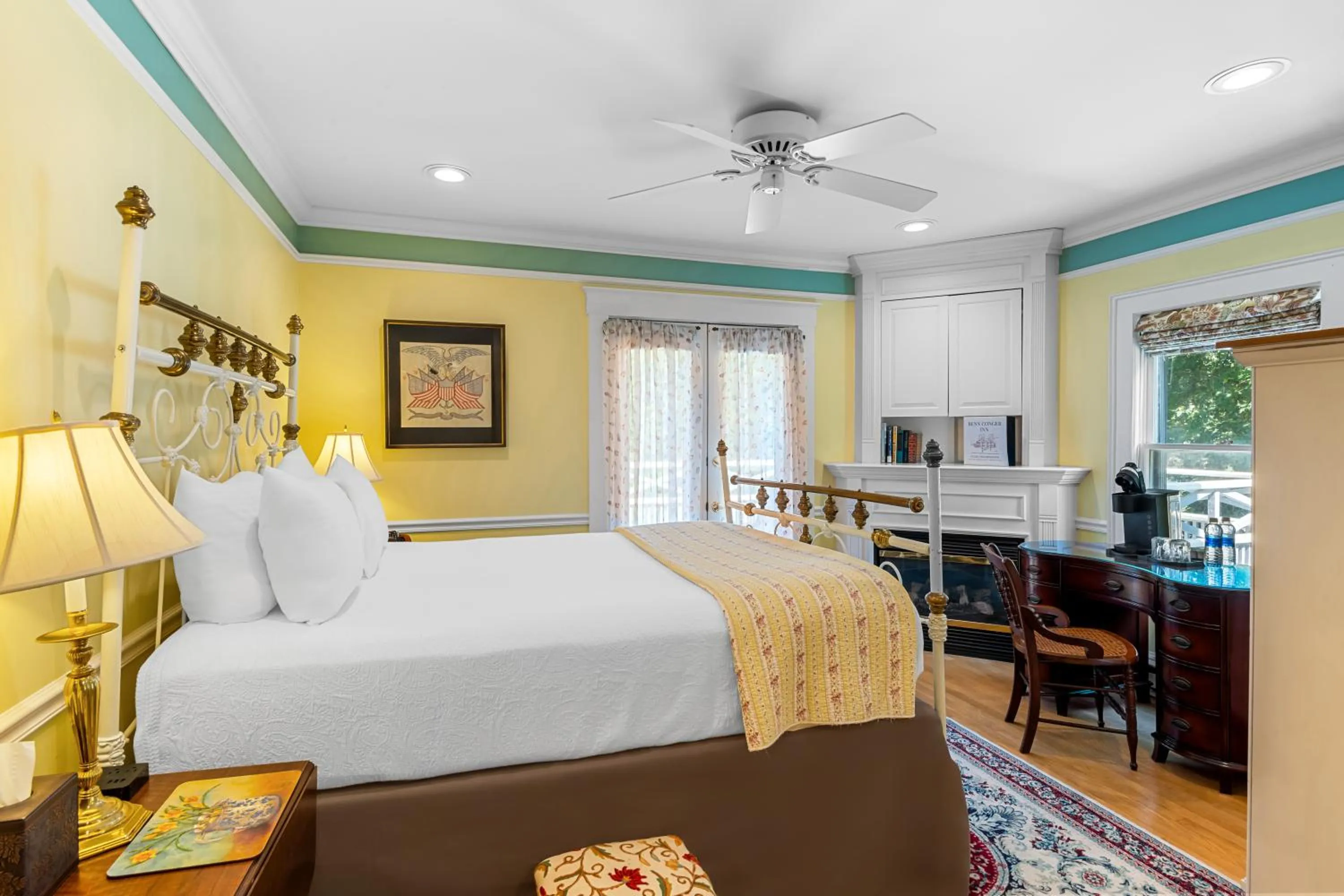 Queen Room with Balcony in Benn Conger Inn